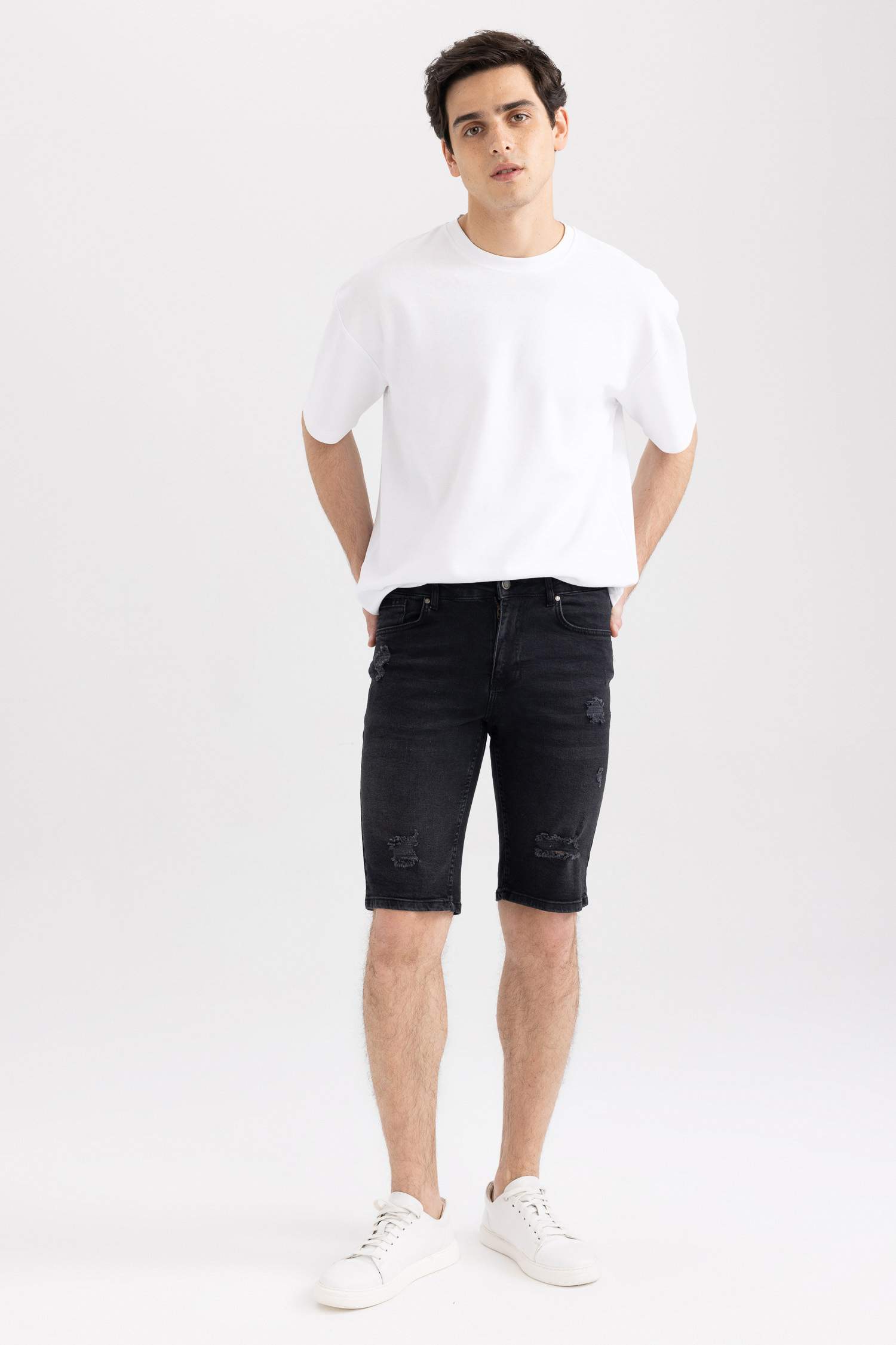 برمودا جينز سليم فيت أسود