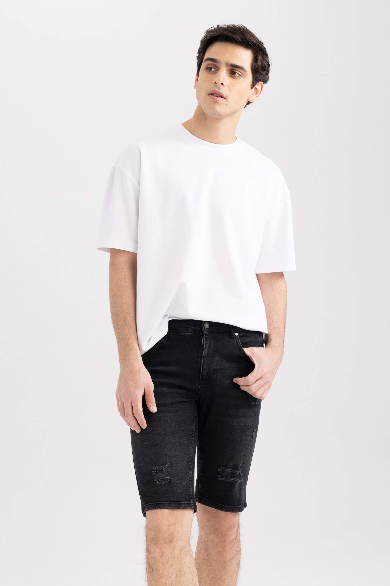 برمودا جينز سليم فيت أسود