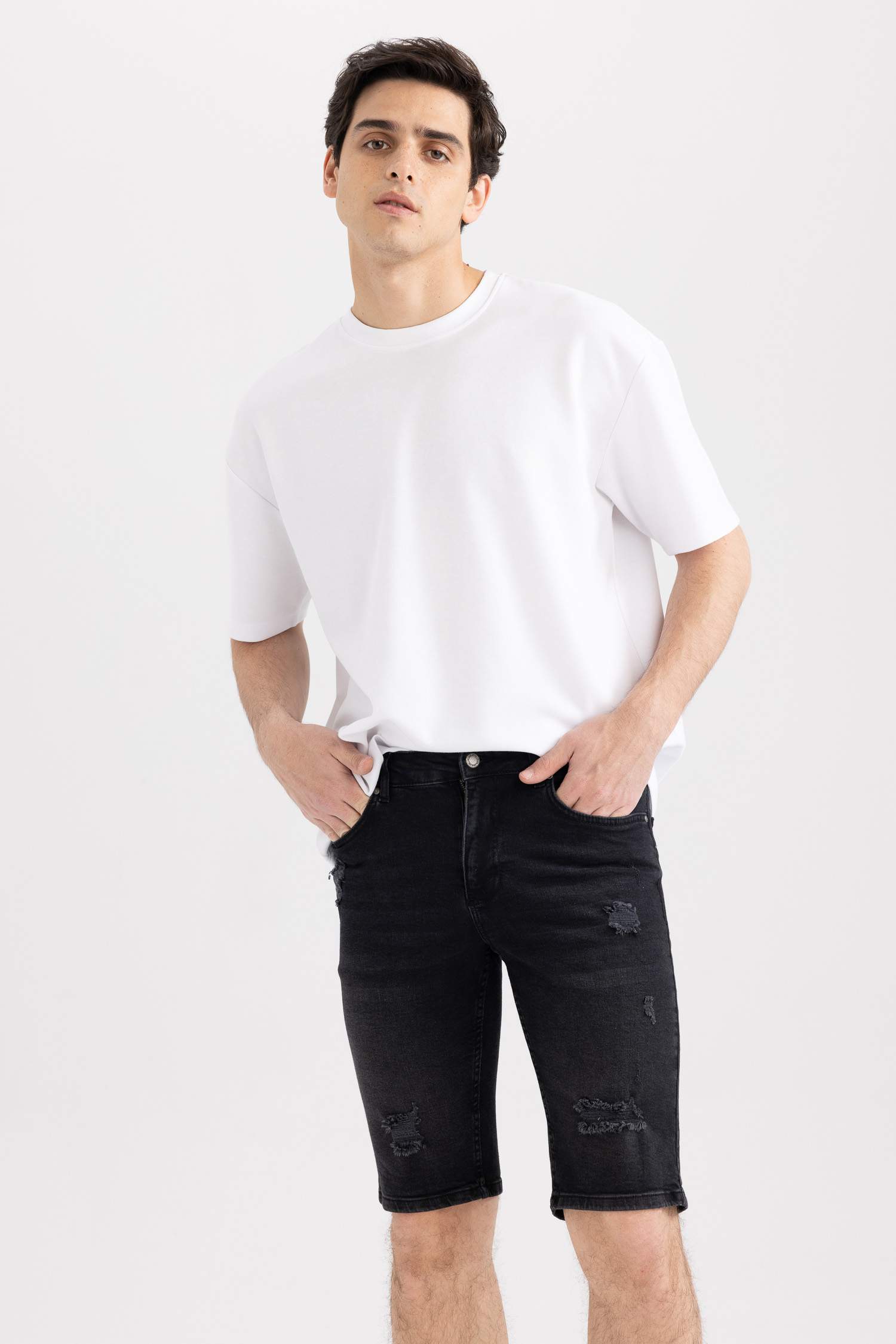 برمودا جينز سليم فيت أسود