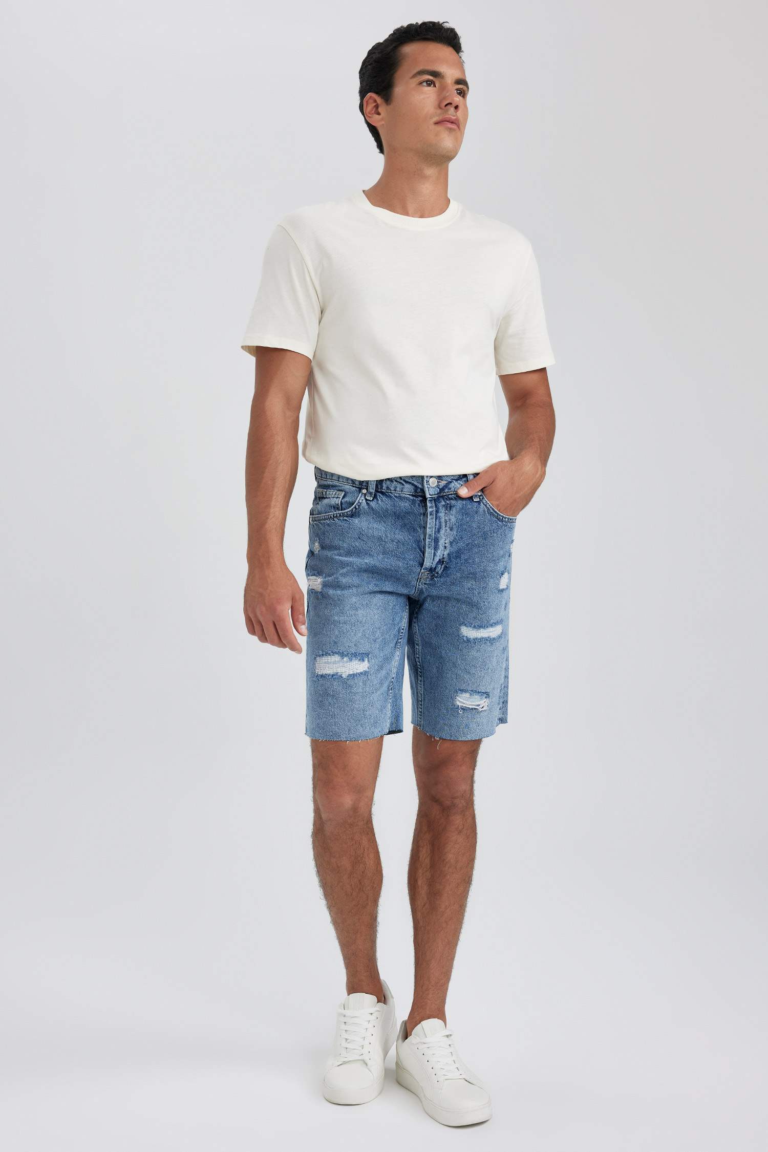 Джинсовые бермуды приталенного кроя