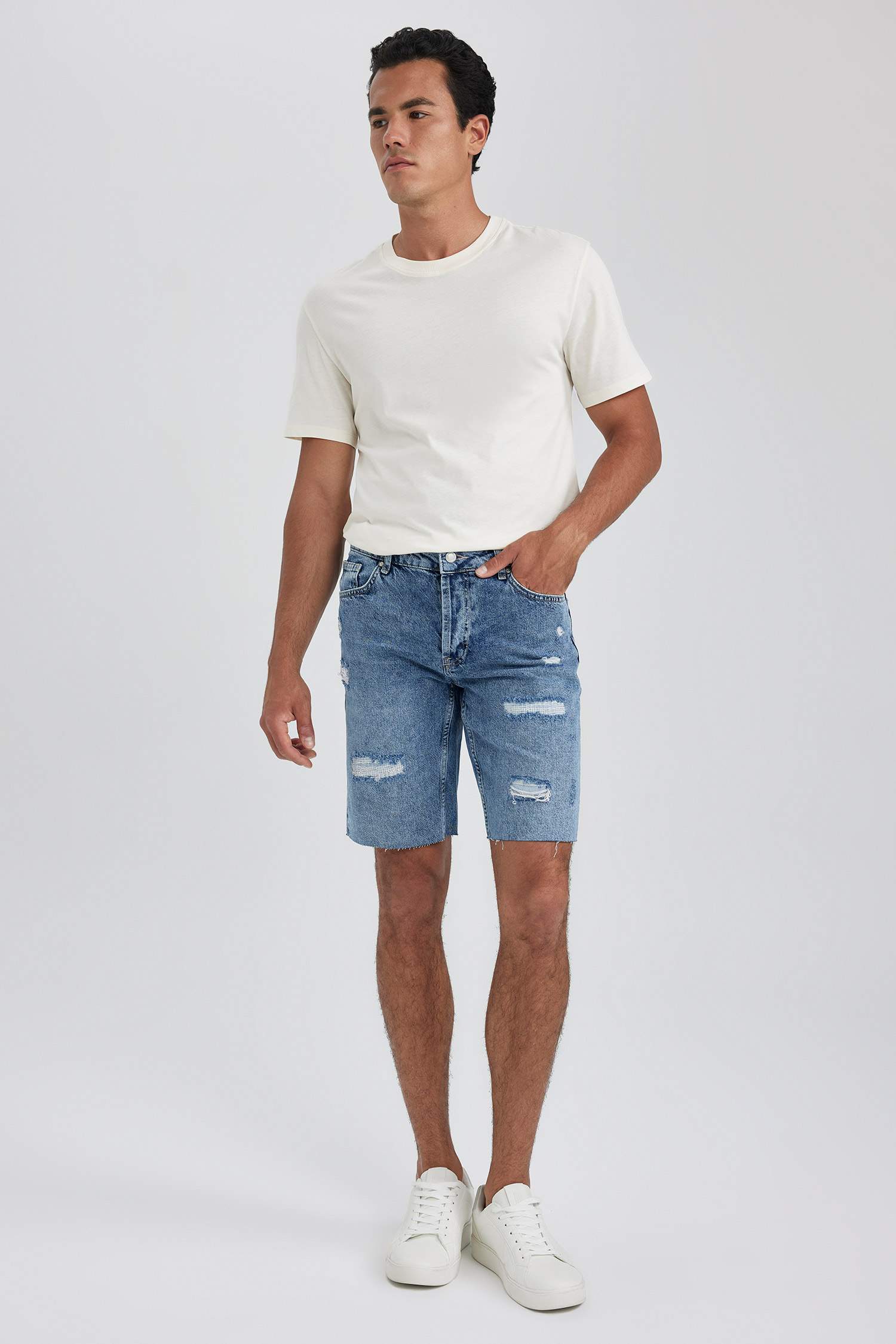 Джинсовые бермуды приталенного кроя