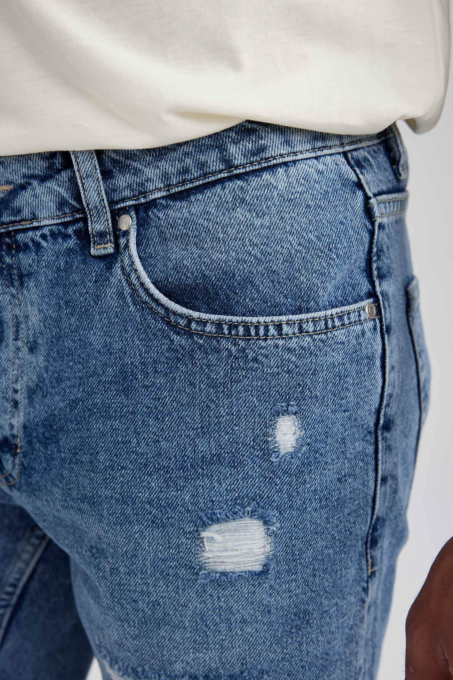 Джинсовые бермуды приталенного кроя