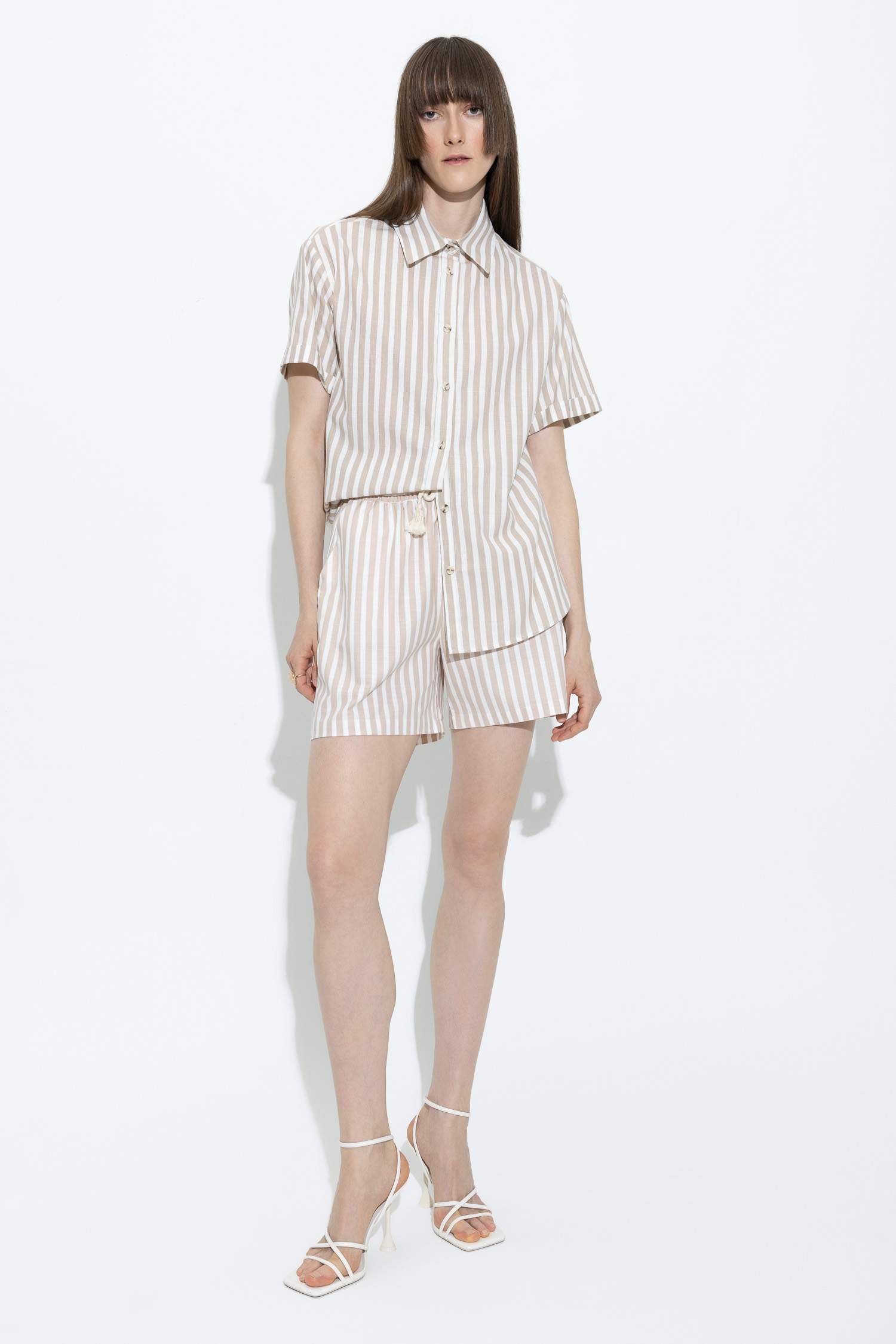 شورت مخطط وايد ليج بخصر عالي