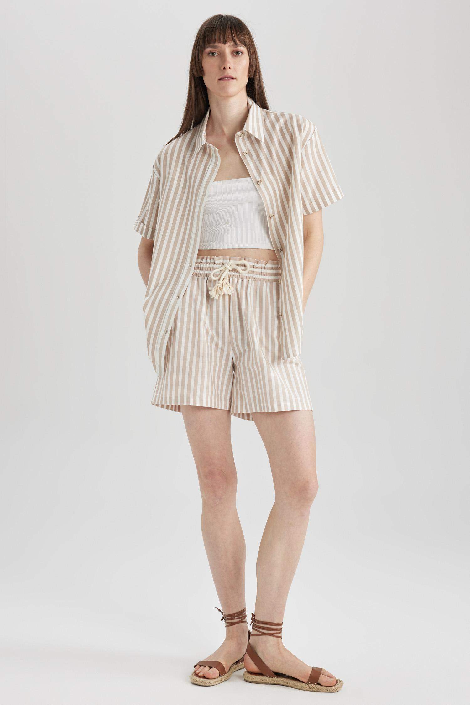 شورت مخطط وايد ليج بخصر عالي