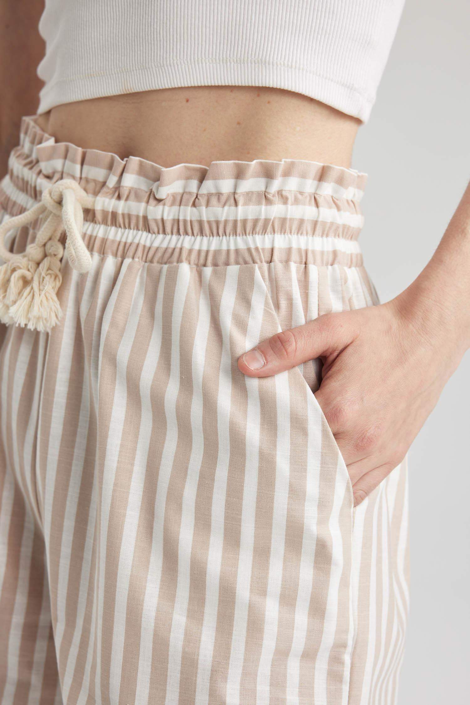 شورت مخطط وايد ليج بخصر عالي