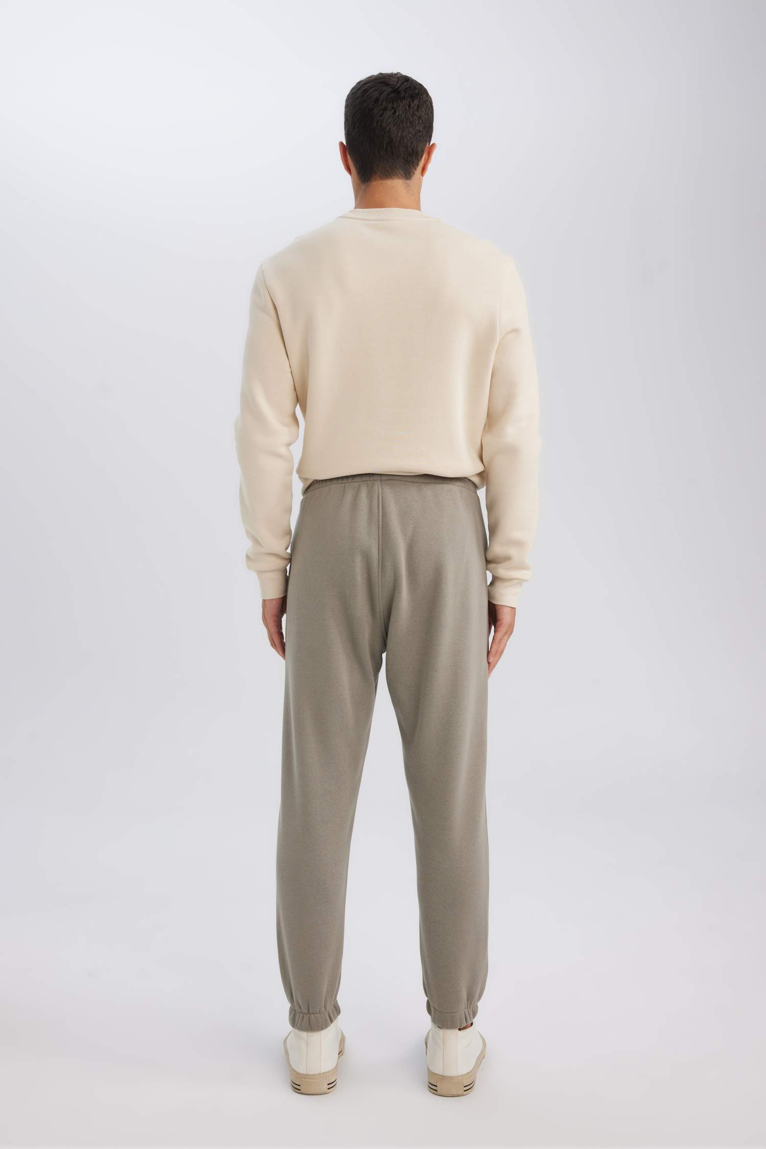 Джоггеры стандартного кроя с манжетами