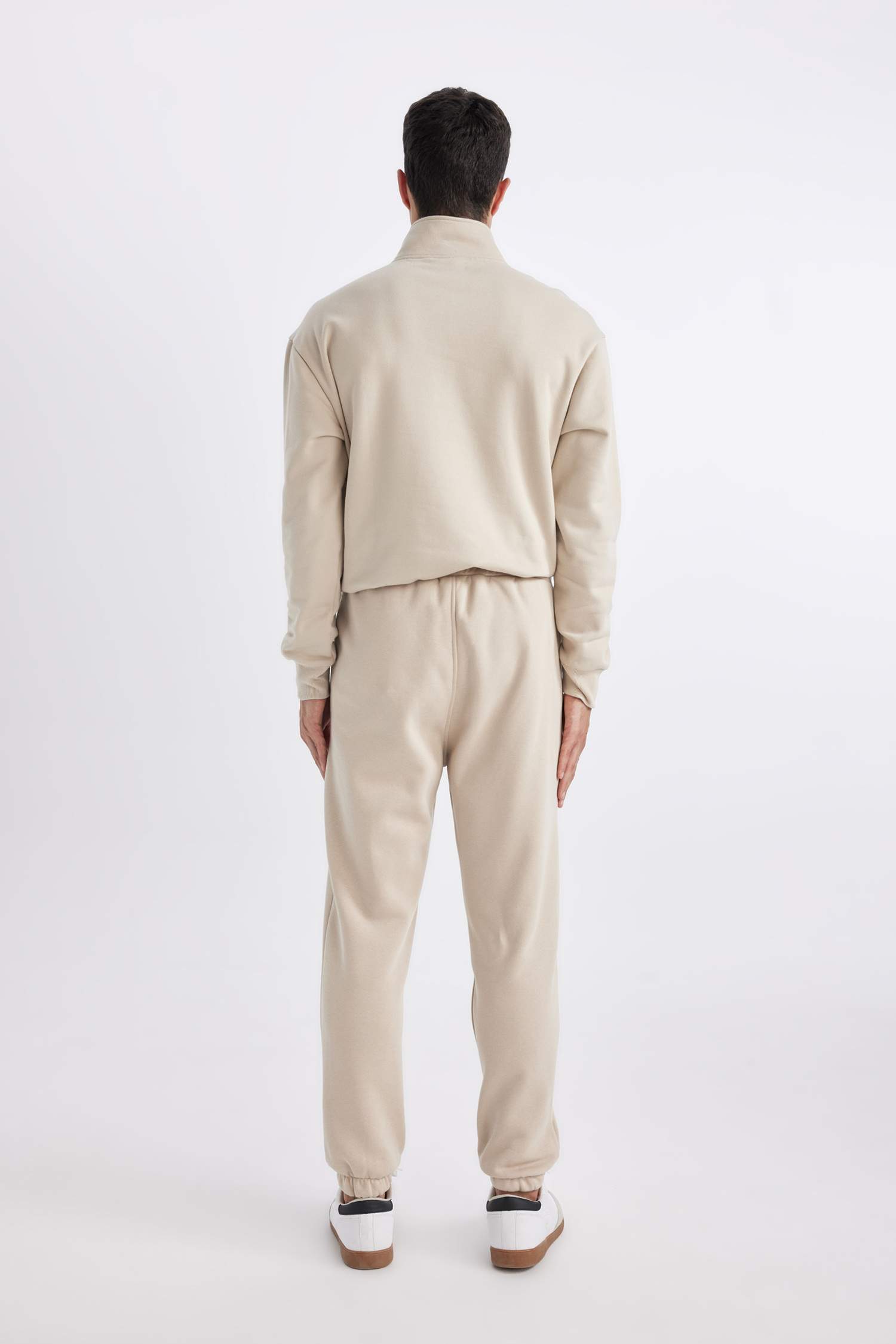 Штаны стандартного кроя из плотной ткани