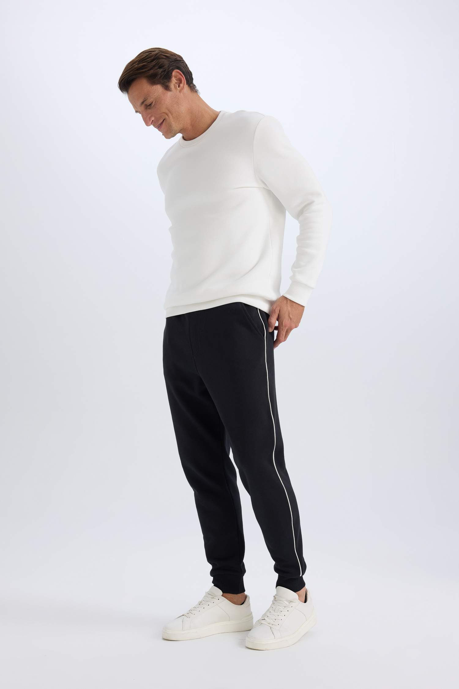 Regular Fit Beli Bağcıklı Lastikli Paça Cepli Basic Düz Kalın Jogger Eşofman Altı