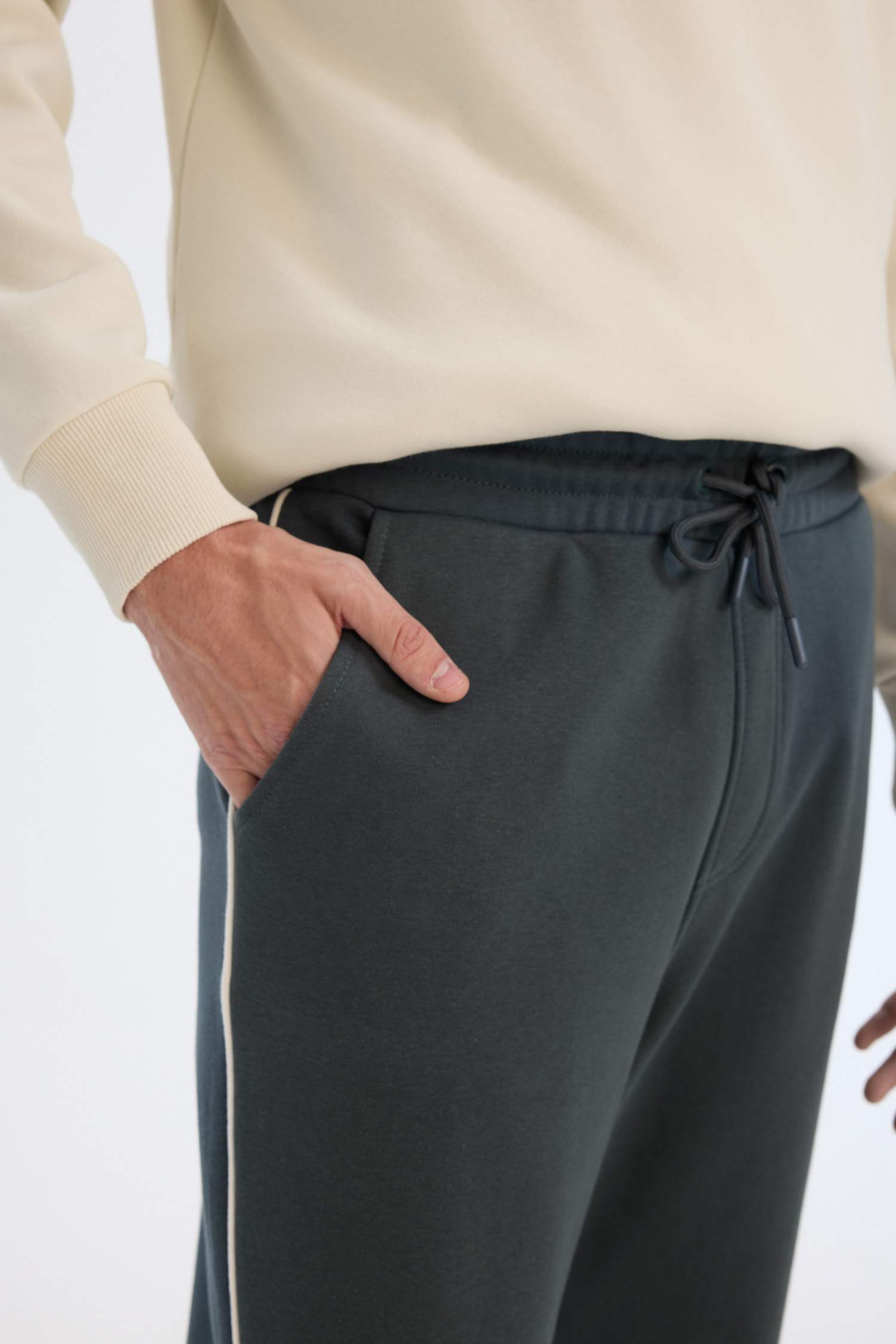 Regular Fit Beli Bağcıklı Lastikli Paça Cepli Basic Düz Kalın Jogger Eşofman Altı