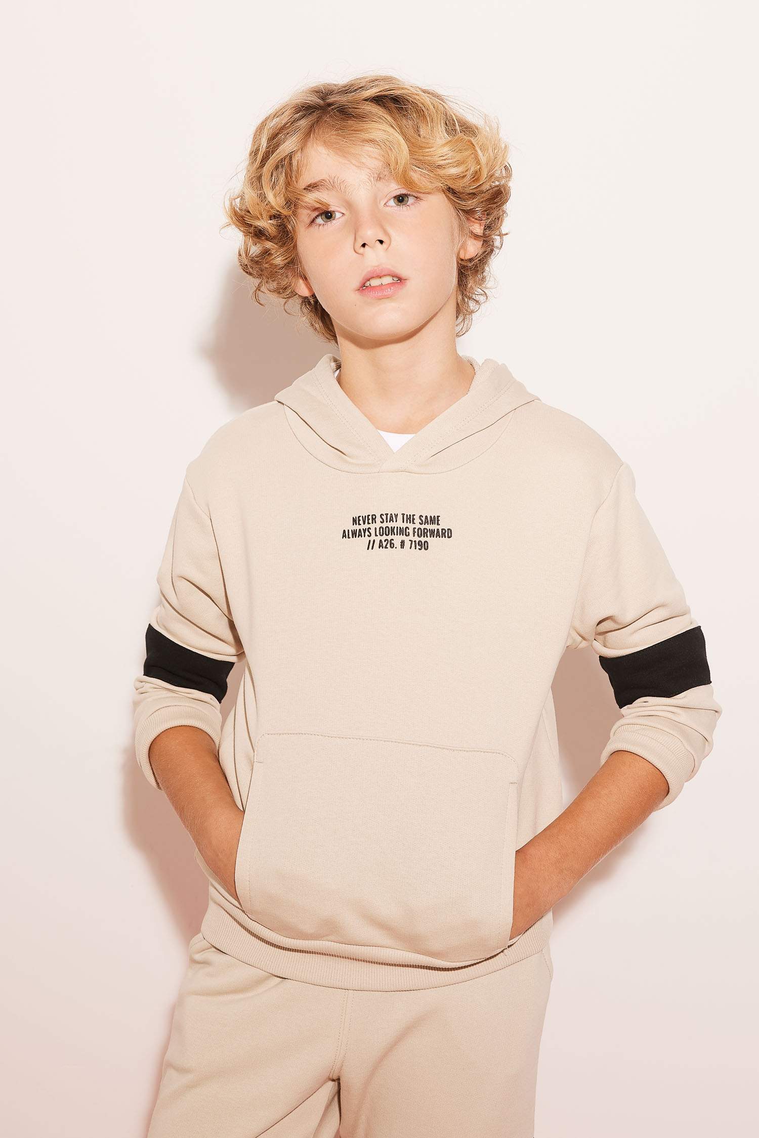 Свитшот оверсайз с капюшоном для мальчиков