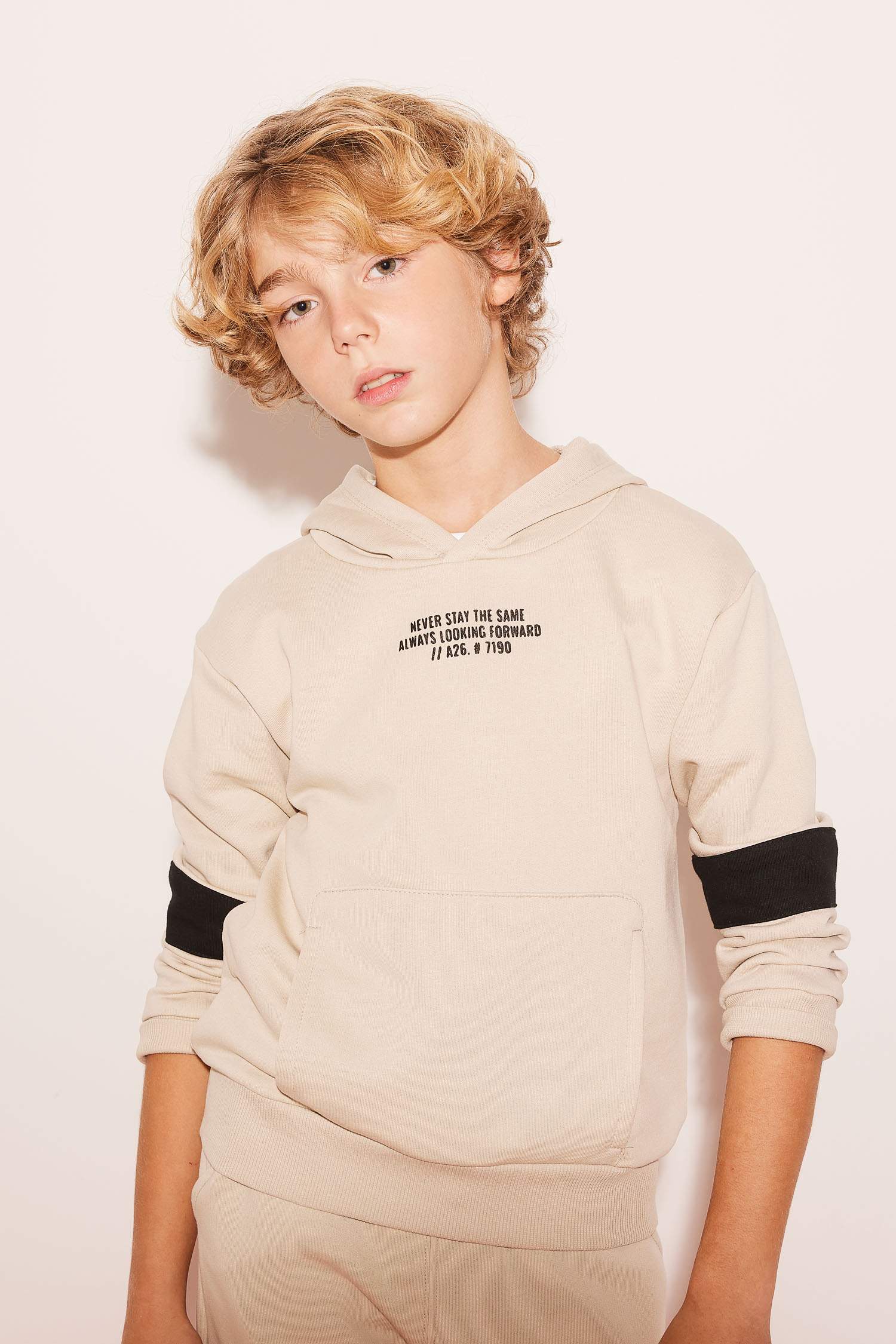 Свитшот оверсайз с капюшоном для мальчиков