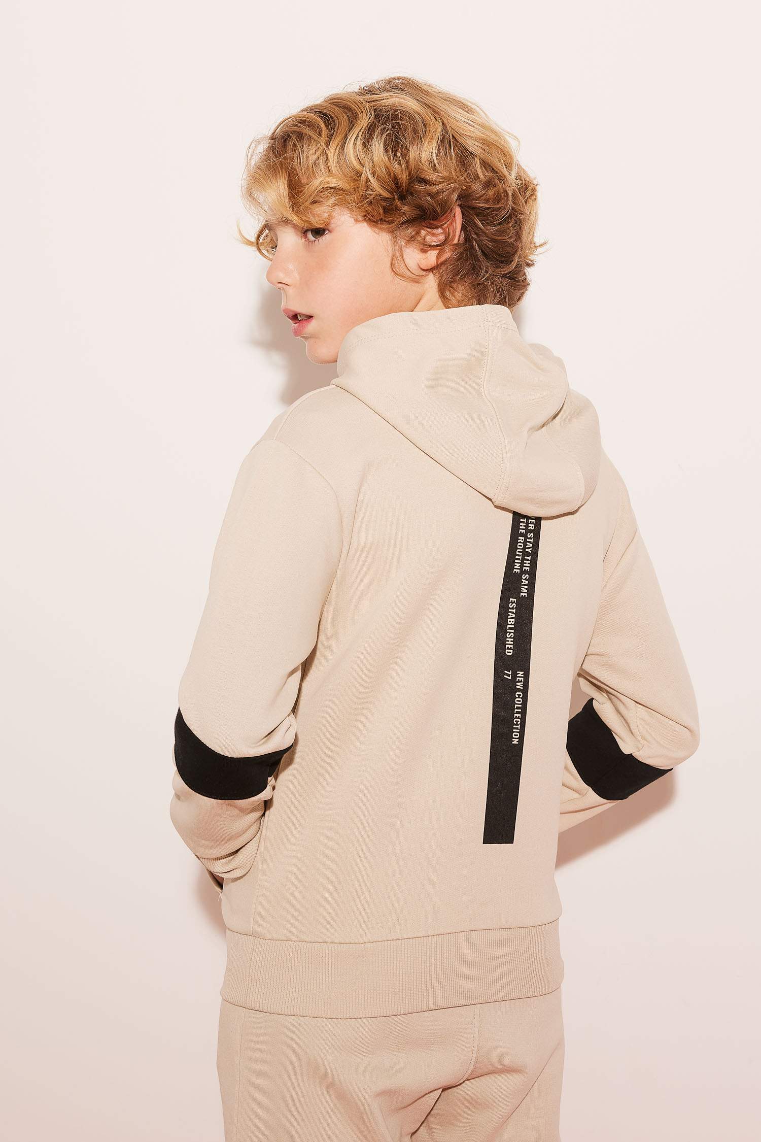 Свитшот оверсайз с капюшоном для мальчиков