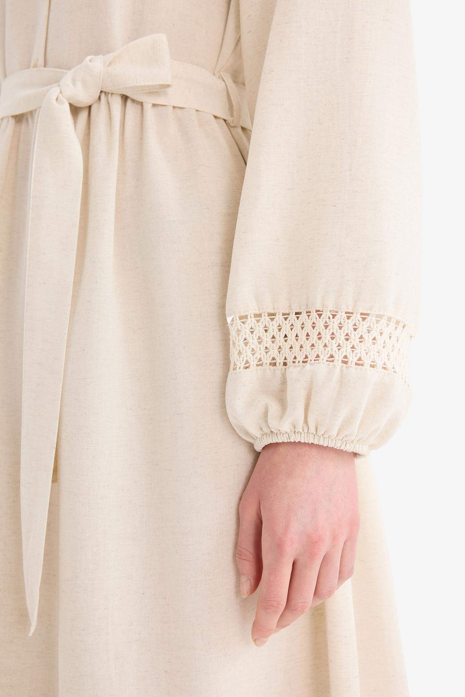 Regular Fit Hakim Yaka Kuşaklı Keten Karışımlı Uzun Kollu Tesettür Elbise