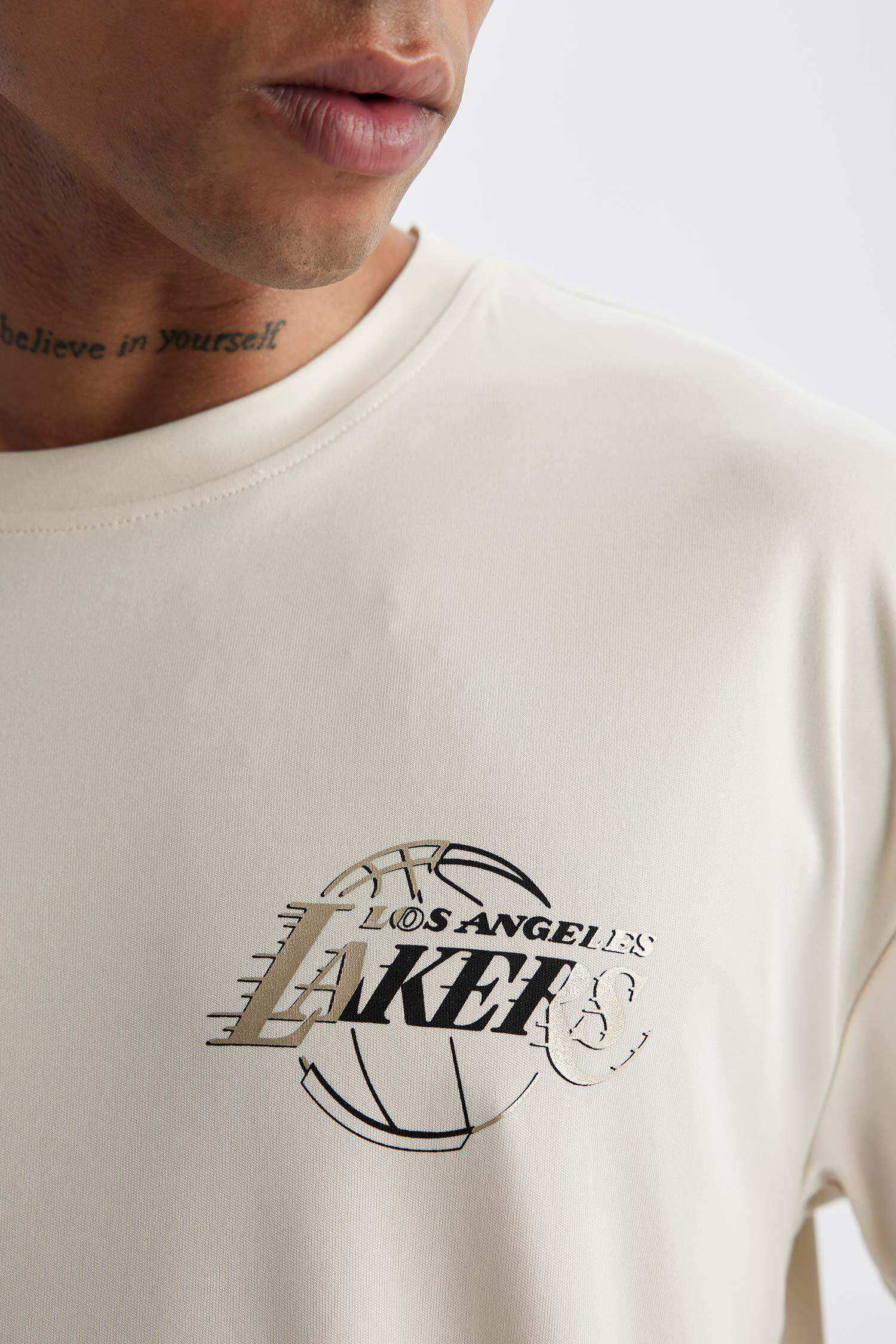 New era NBA Metallic Los Angeles Lakers Oversize Short Sleeve T-Shirt