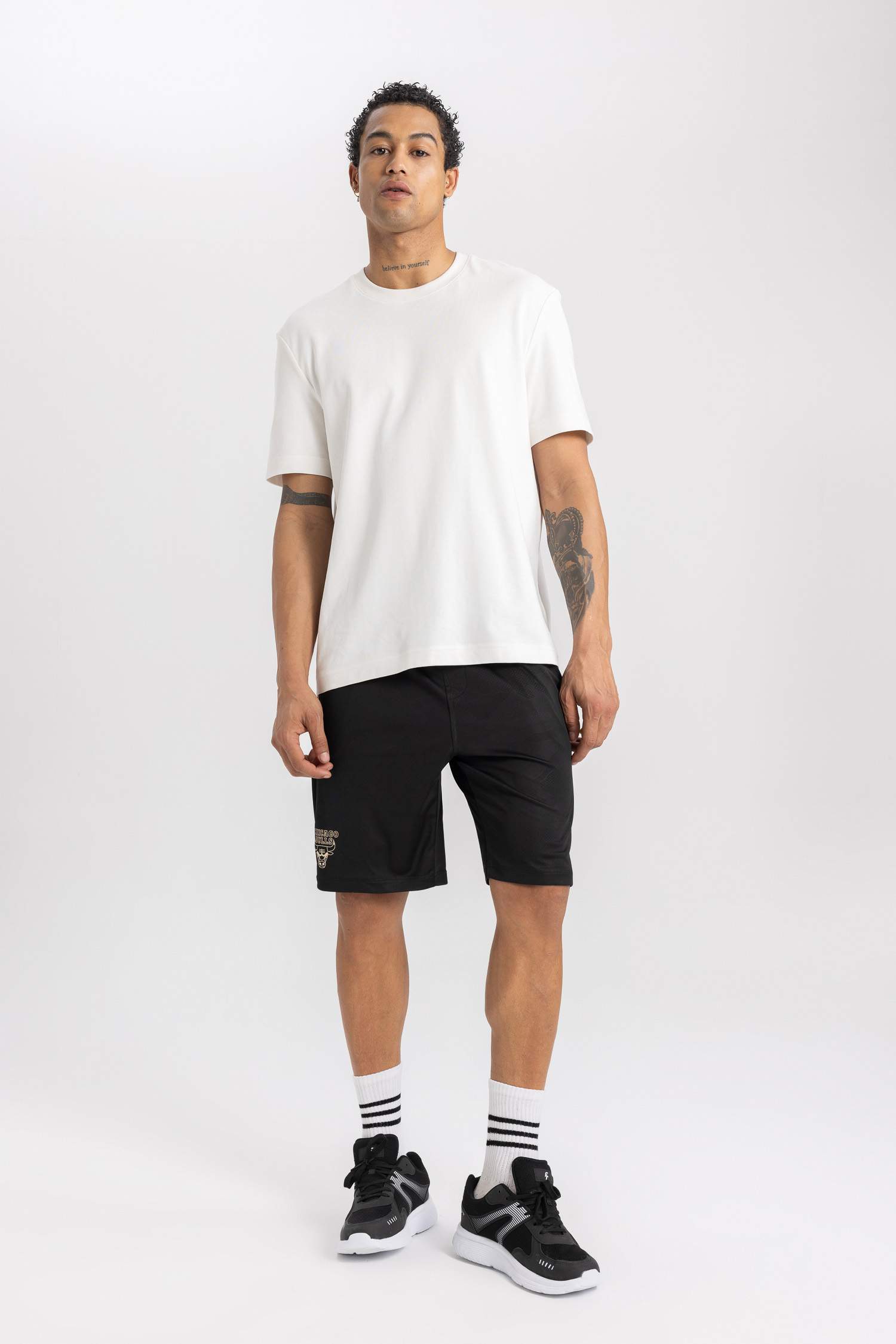 DeFactoFit NBA Chicago Bulls Standart Fit Kısa Paça Şort