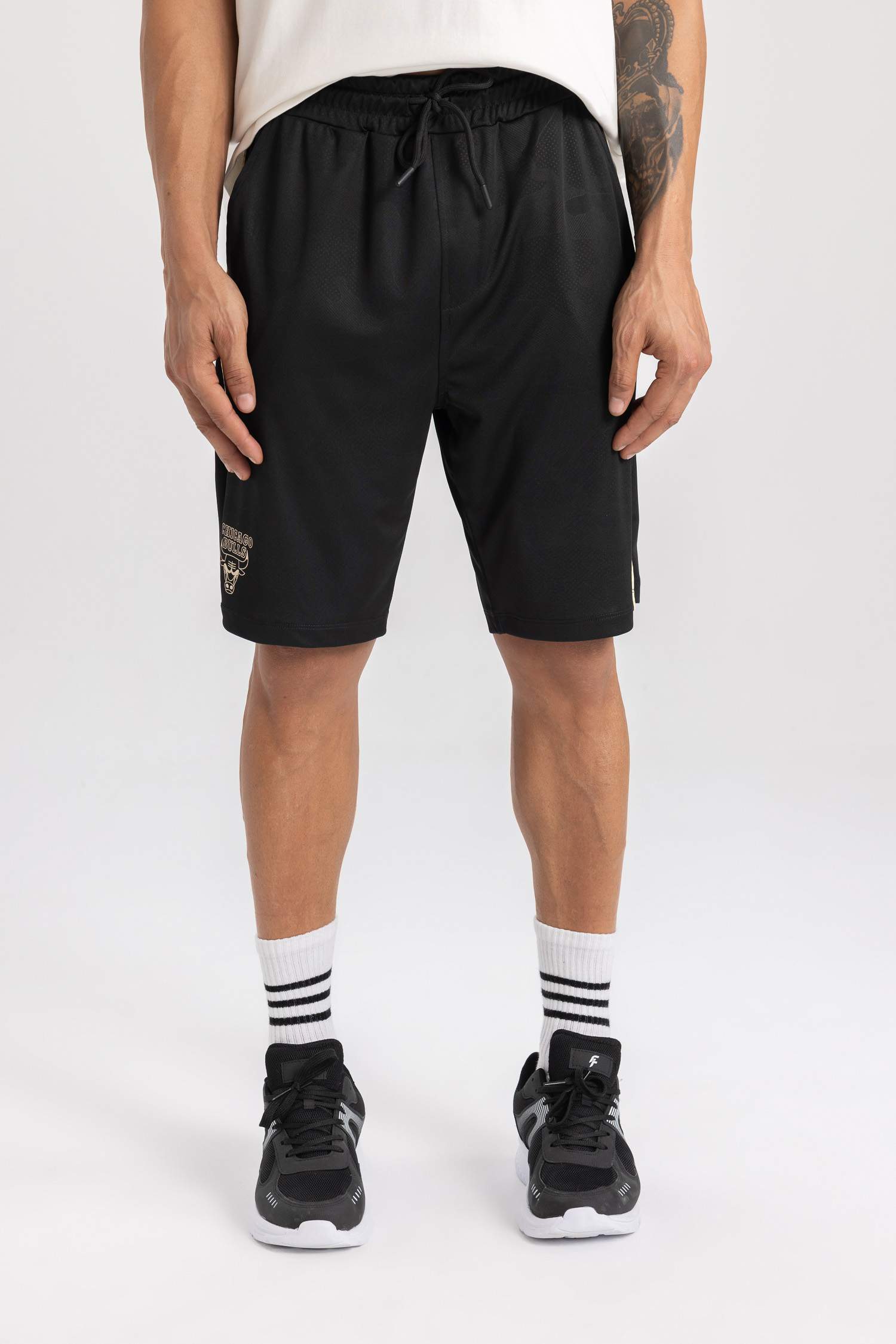 DeFactoFit NBA Chicago Bulls Standart Fit Kısa Paça Şort
