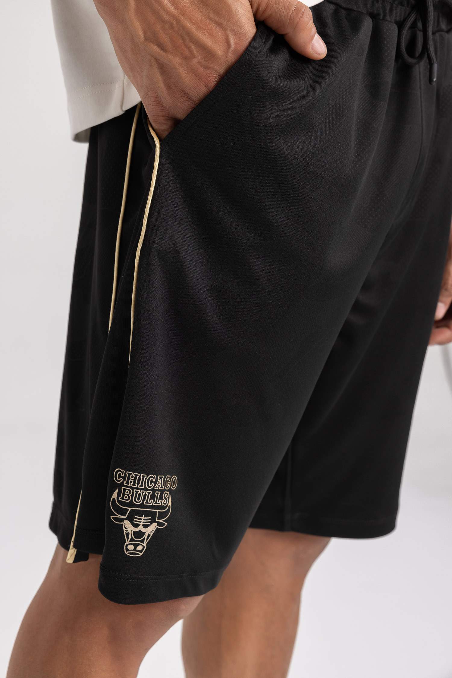 DeFactoFit NBA Chicago Bulls Standart Fit Kısa Paça Şort