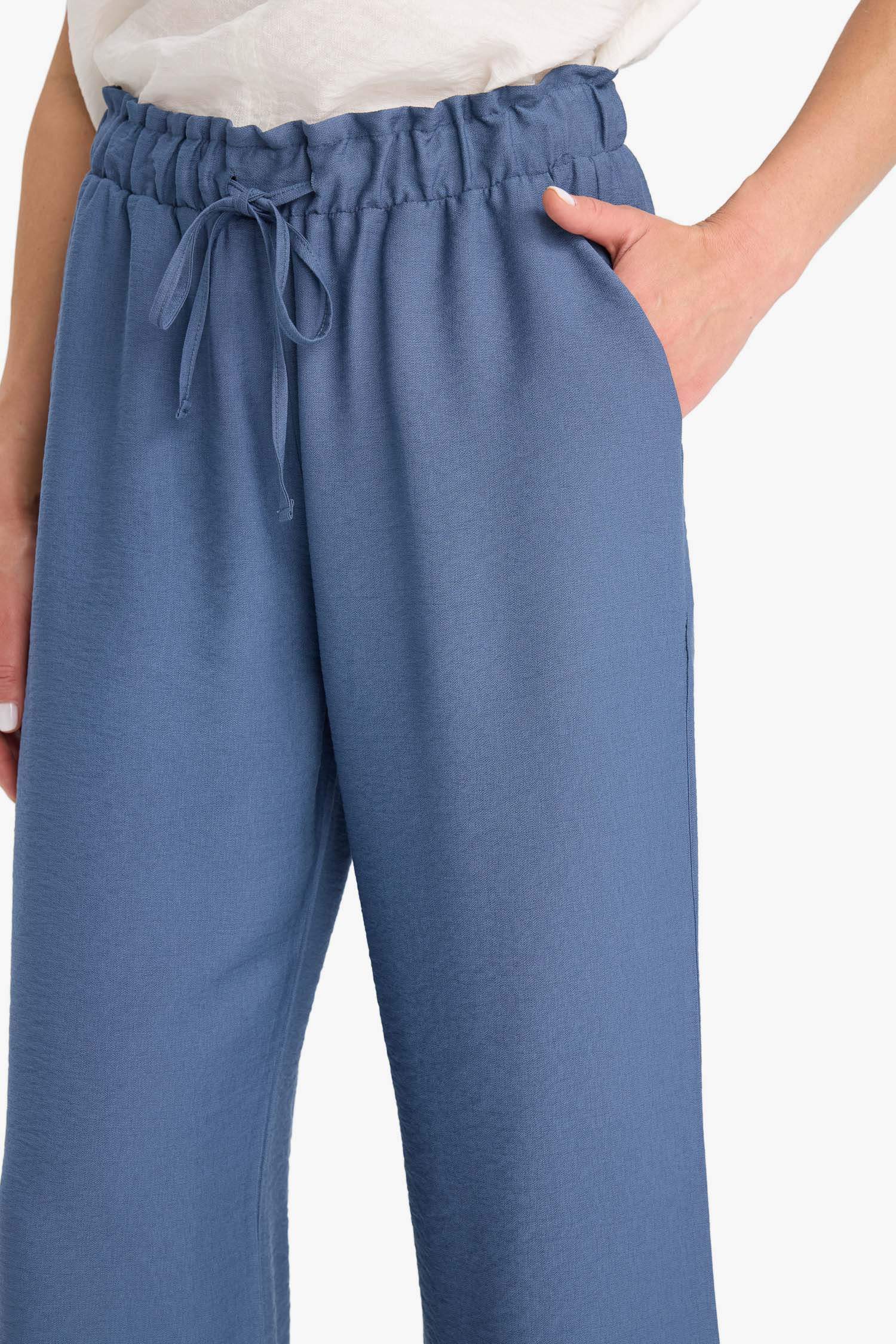 بنطلون كابري برجل عادية وخصر مطاطي