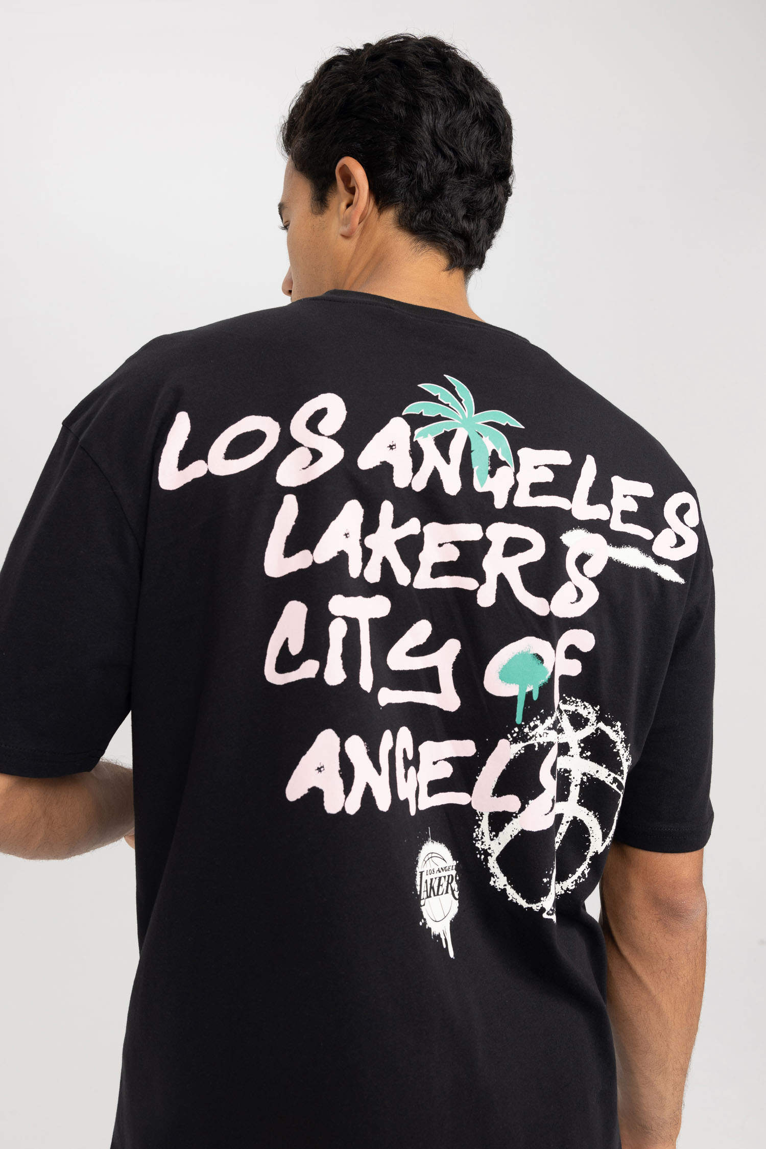 Red WOMAN Defacto Fit NBA Los Angeles Lakers Licensed Oversize Fit Crew  Neck Sport T-Shirt 2793645