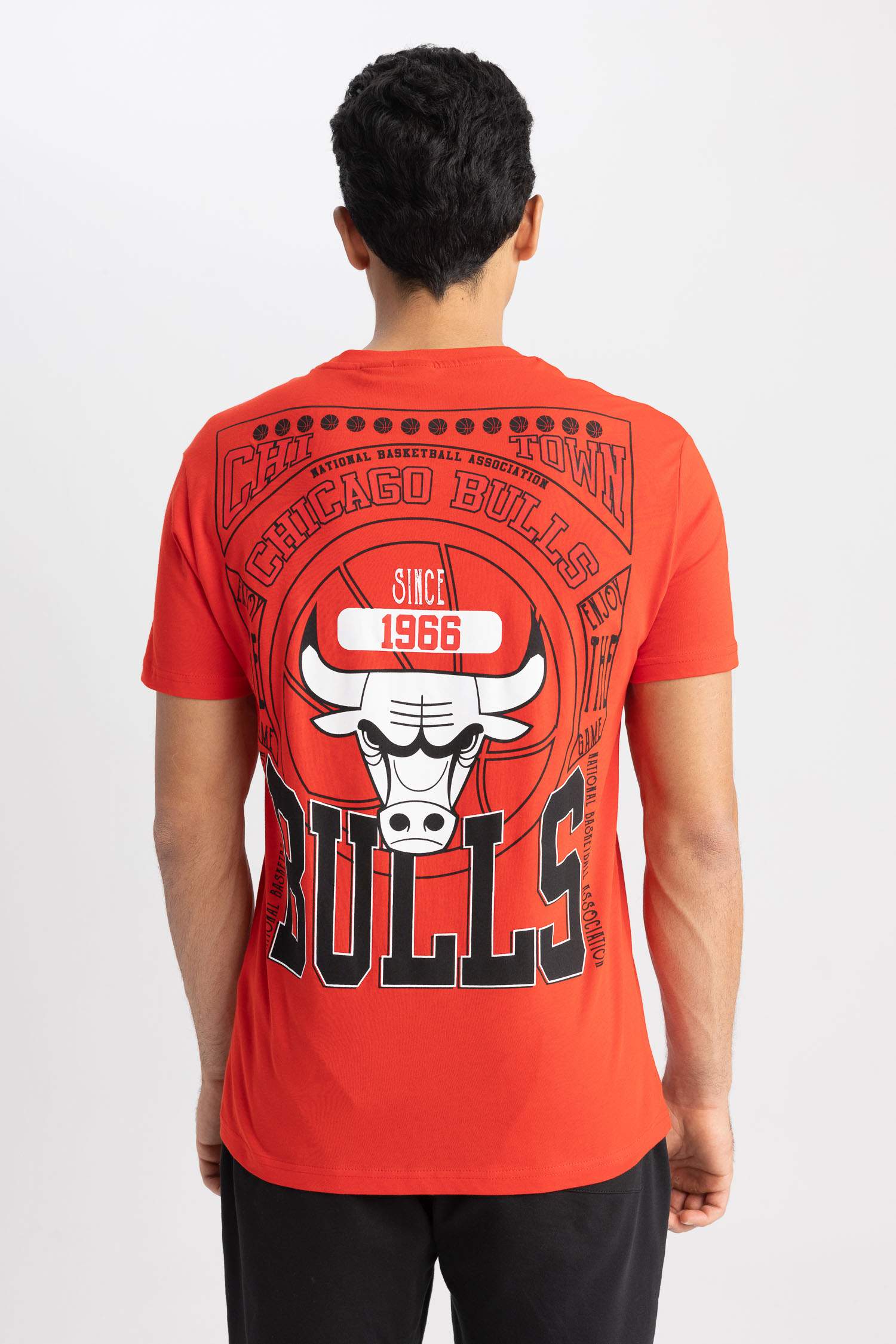 Standard Fit Chicago Bulls Licensed Crew Neck T-Shirt