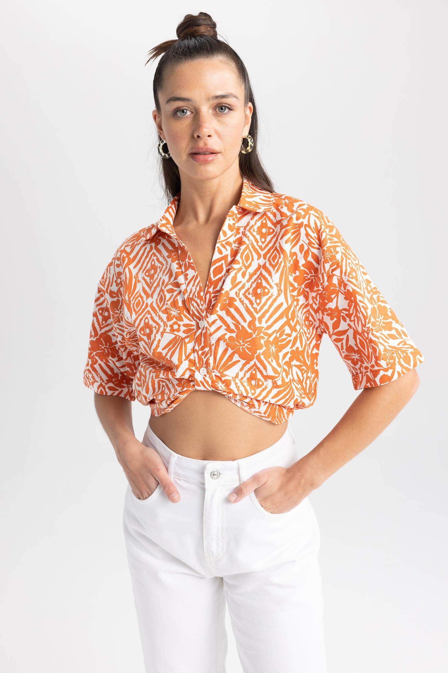 قميص كروب مطبوع قصة عادية برقبة V