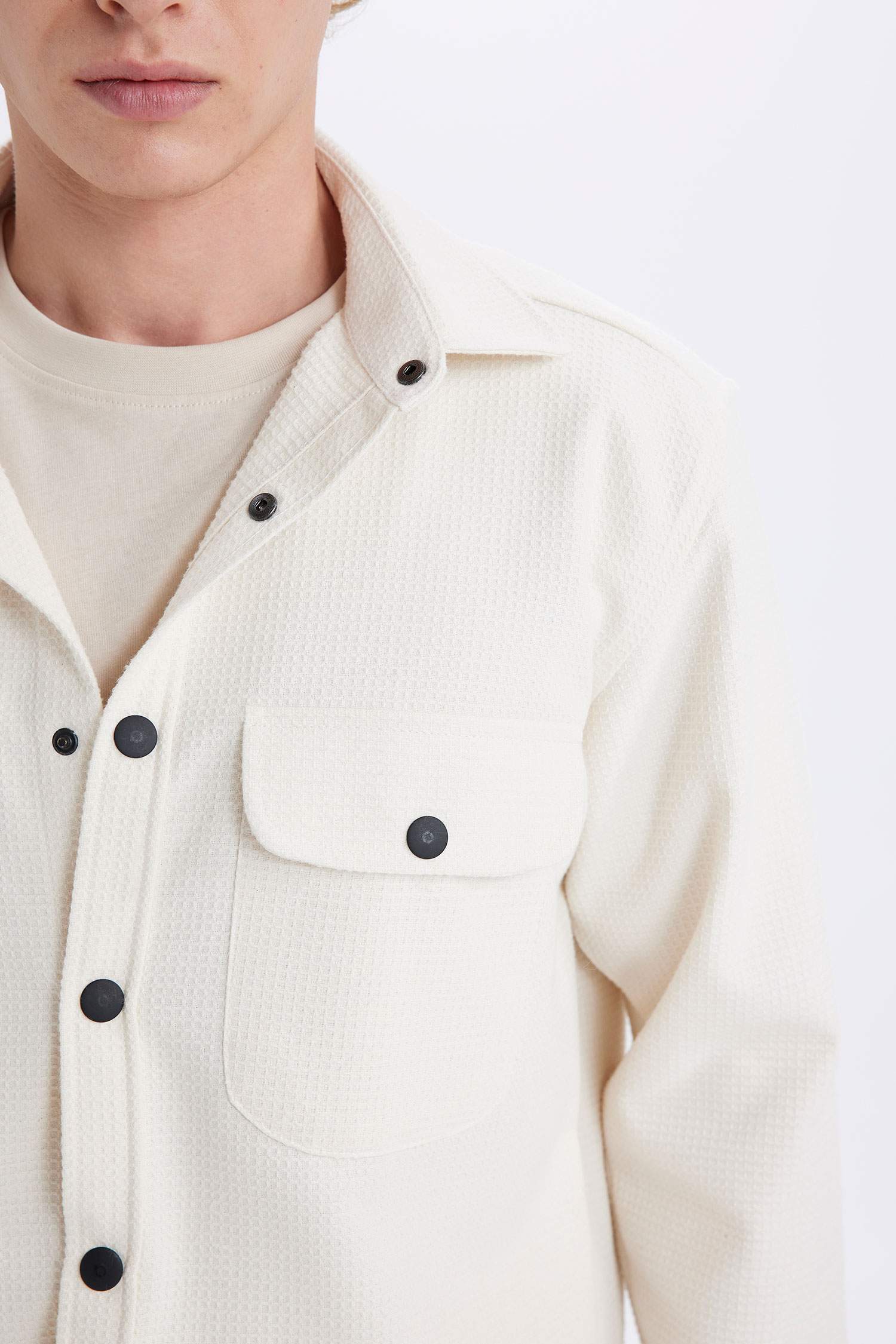 قميص كم طويل قصة مريحة بجيب