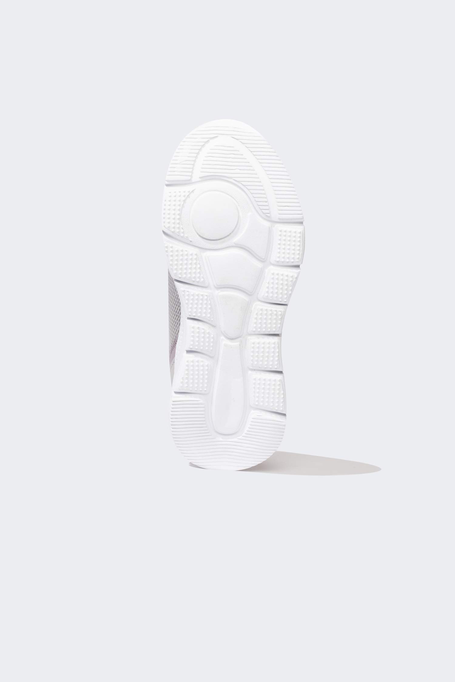 кросівки на плоскій підошві