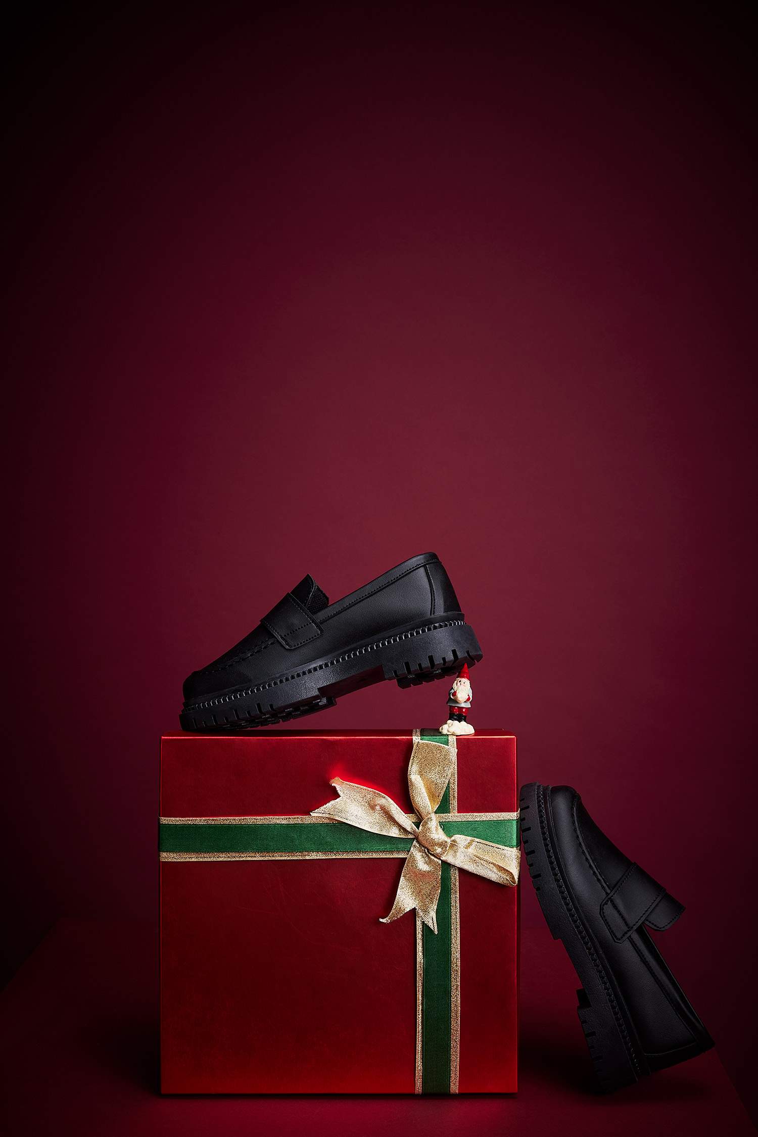 سنيكرز بناتي جلد صناعي