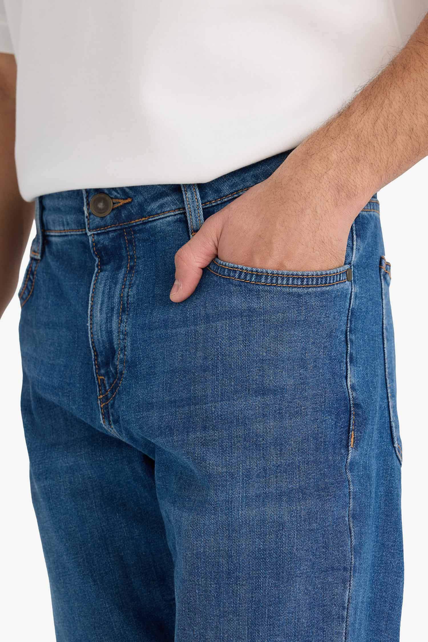 سروال جينز سيرجيو قصة عادية برجل عادي