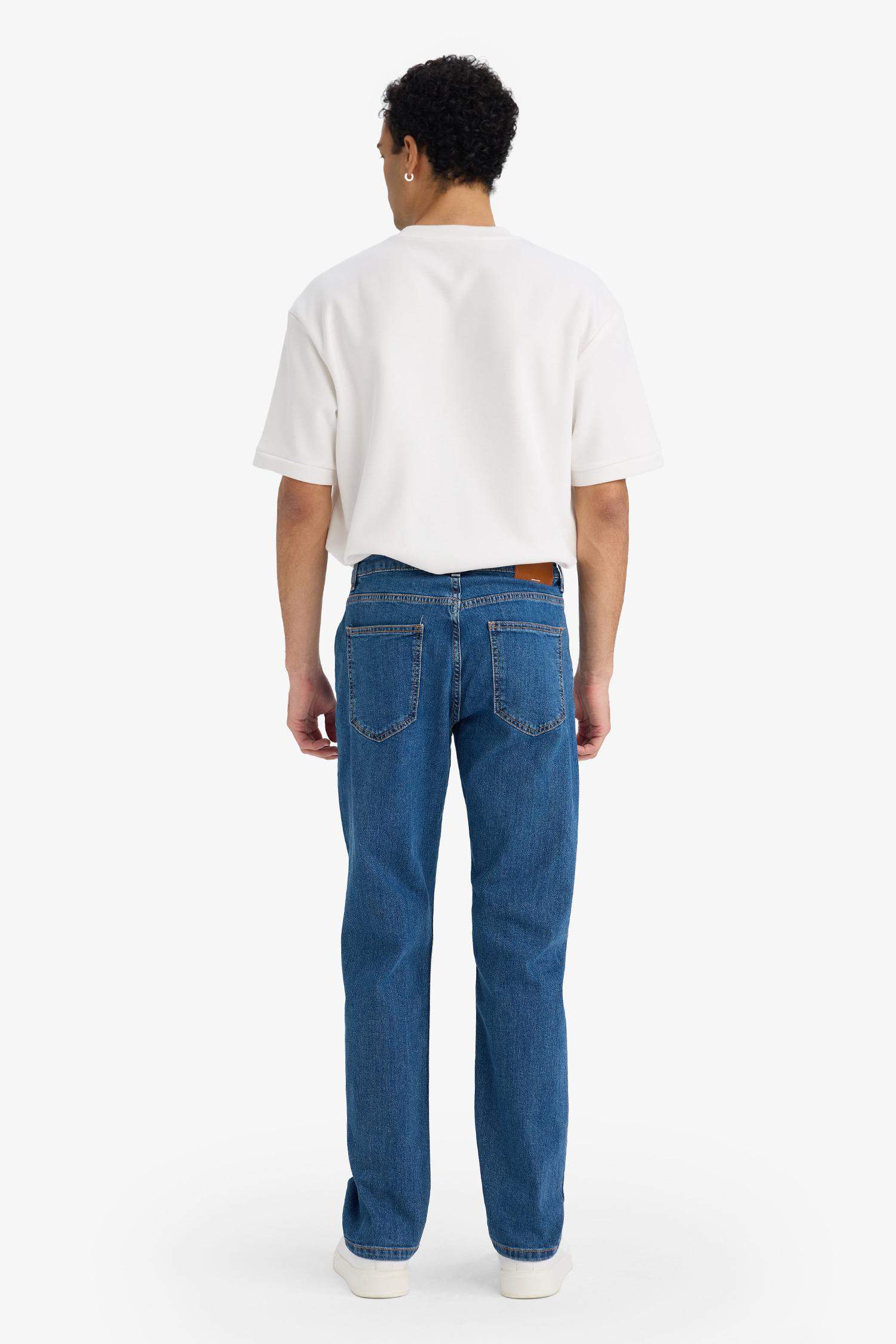 سروال جينز سيرجيو قصة عادية برجل عادي