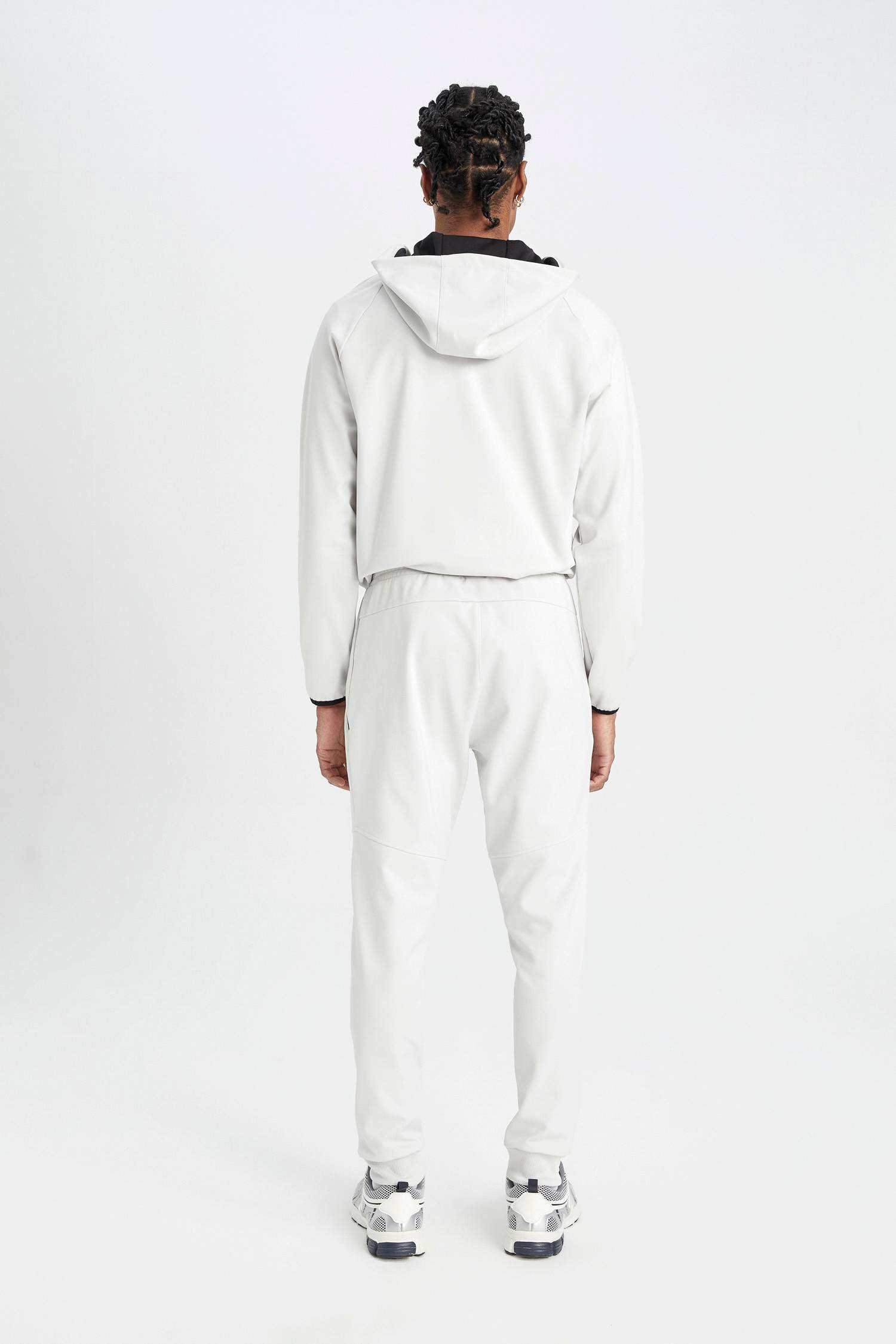 بنطلون جوجر قماش سكوبا سليم فيت بأستك من تحت من DeFactoFit