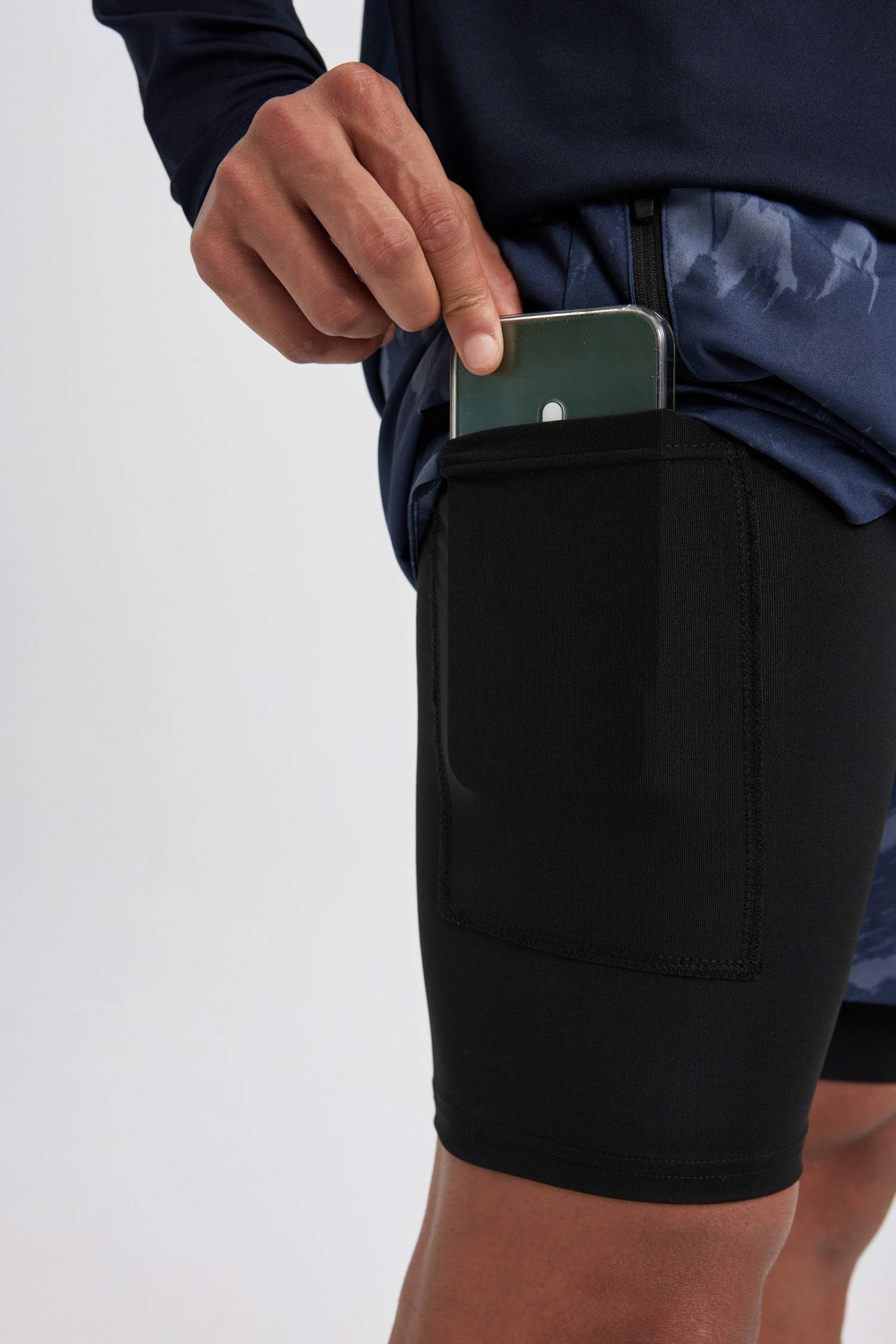 DeFactoFit Slim Fit Dar Kesim Desenli Cepli Taytlı Dokuma Şort