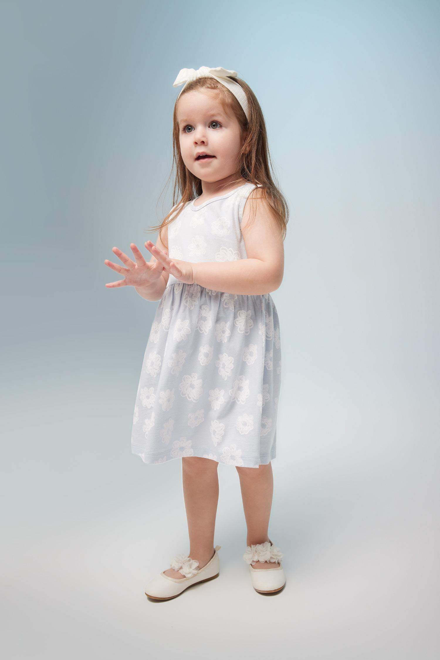 فستان بناتي فلورال بقصة عادية بدون أكمام