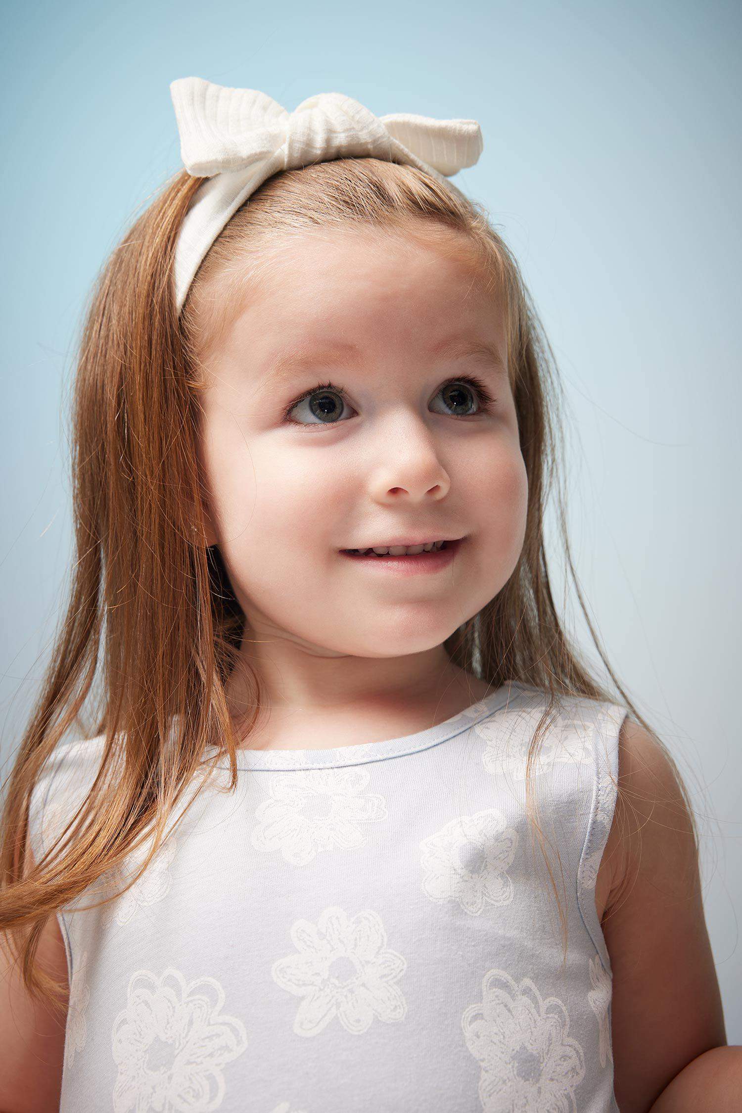 فستان بناتي فلورال بقصة عادية بدون أكمام