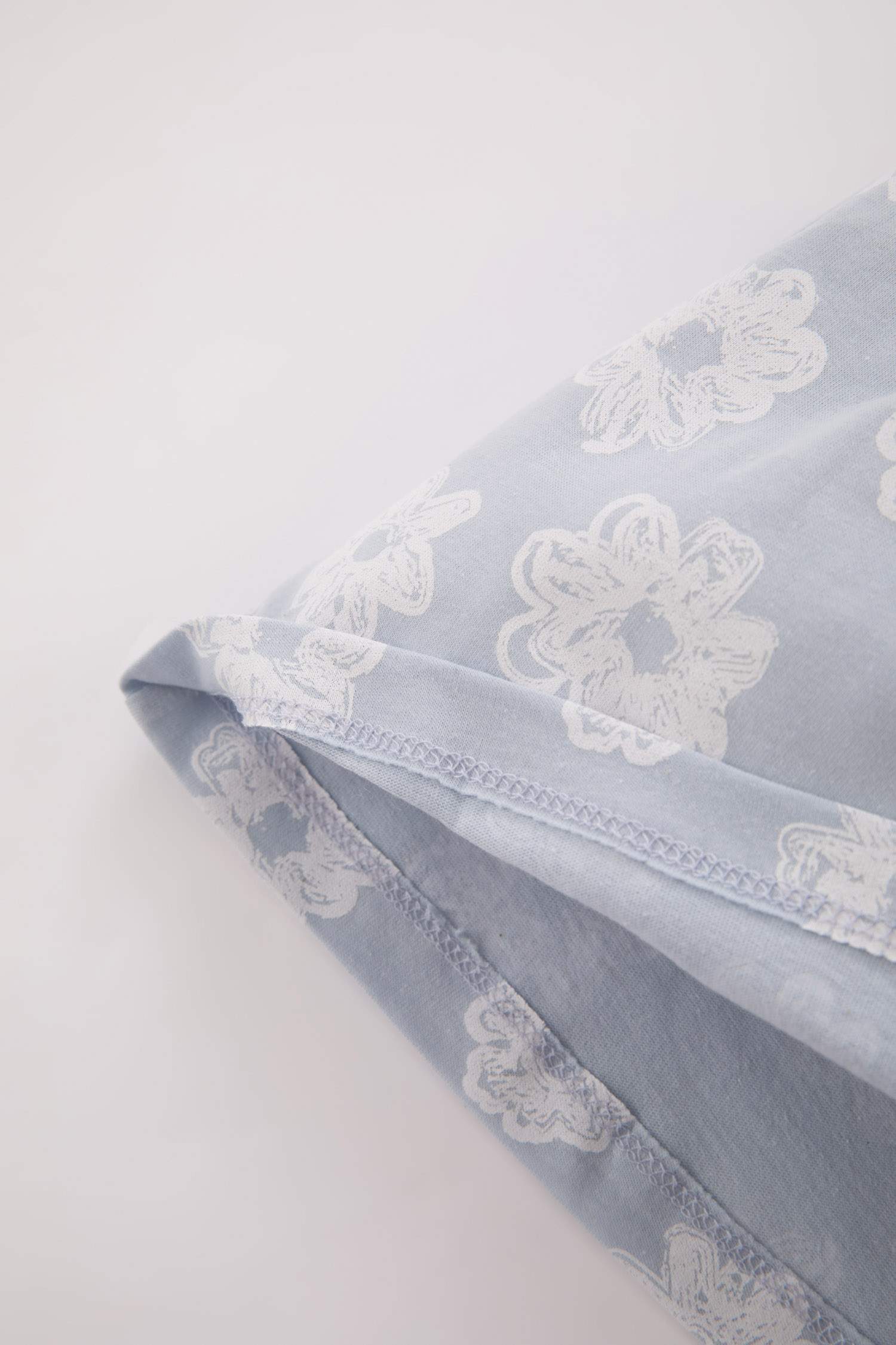 فستان بناتي فلورال بقصة عادية بدون أكمام