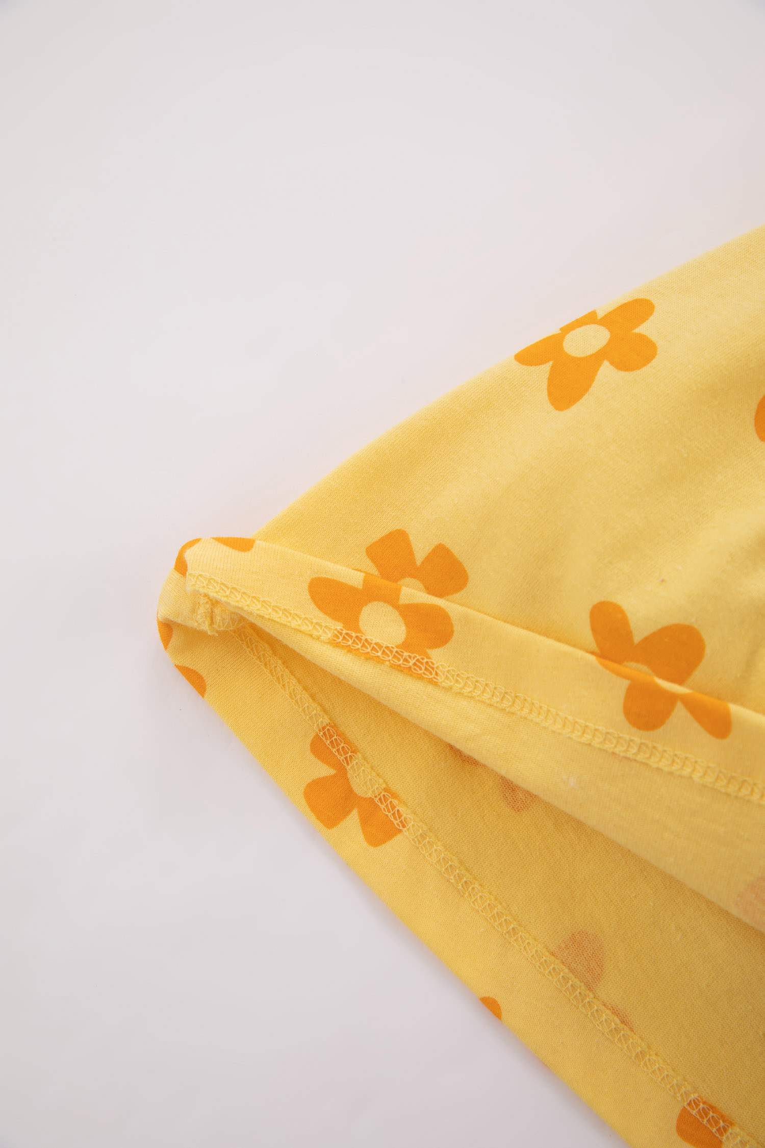 فستان بناتي فلورال بقصة عادية بدون أكمام