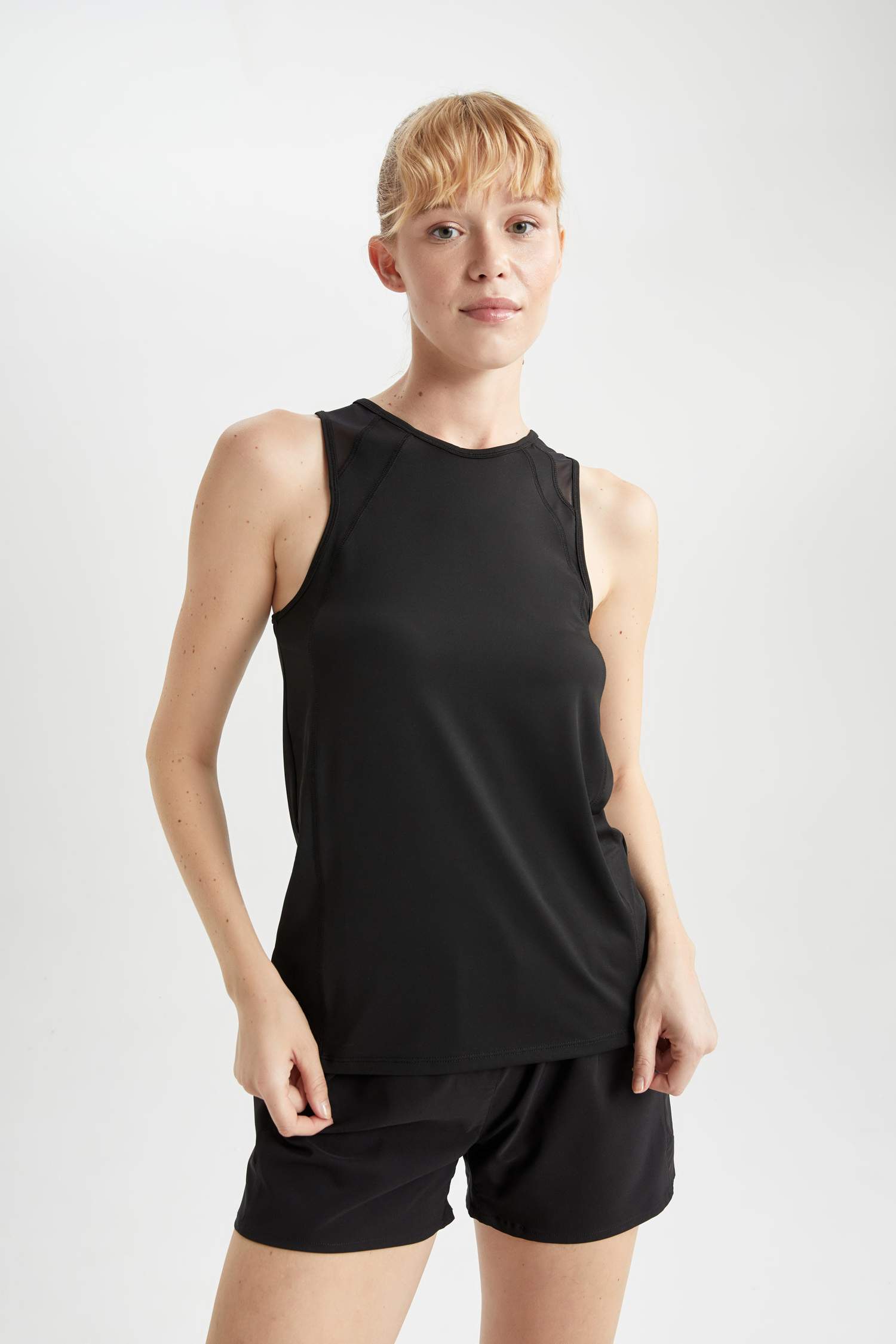 ديباردور قصة طويلة برقبة مستديرة من DeFactoFit