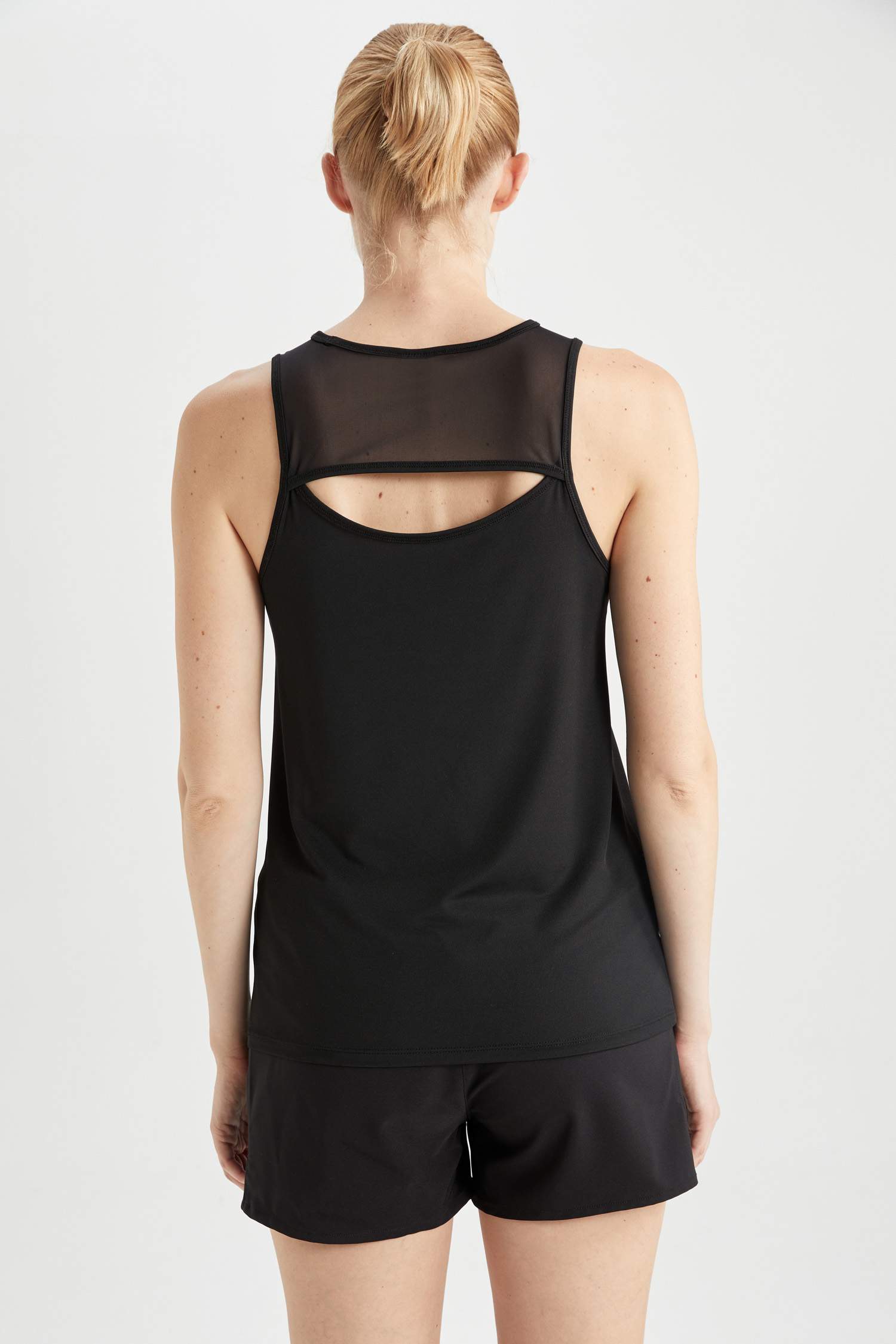 ديباردور قصة طويلة برقبة مستديرة من DeFactoFit