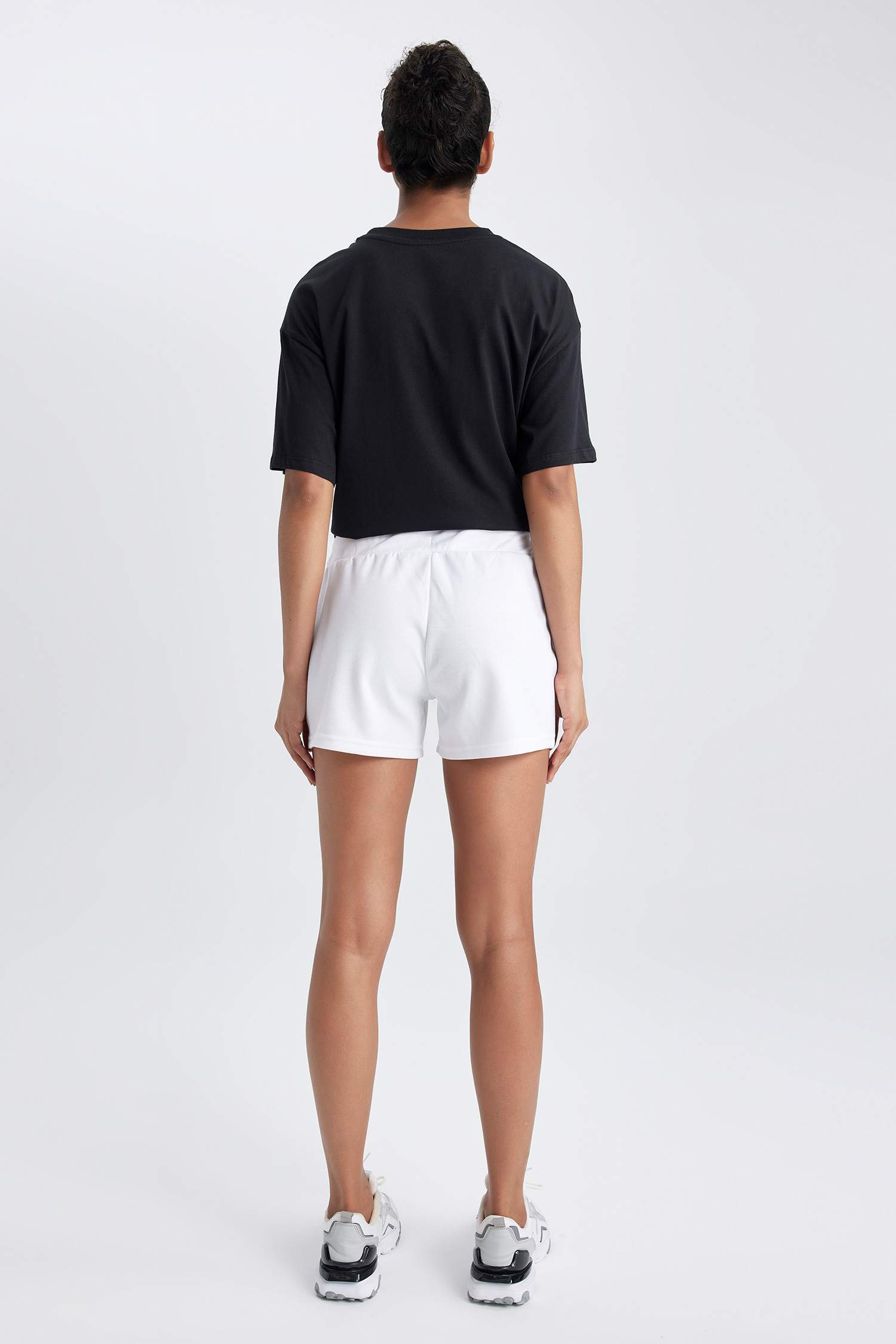 شورت رياضي قصة عادية من DeFactoFit