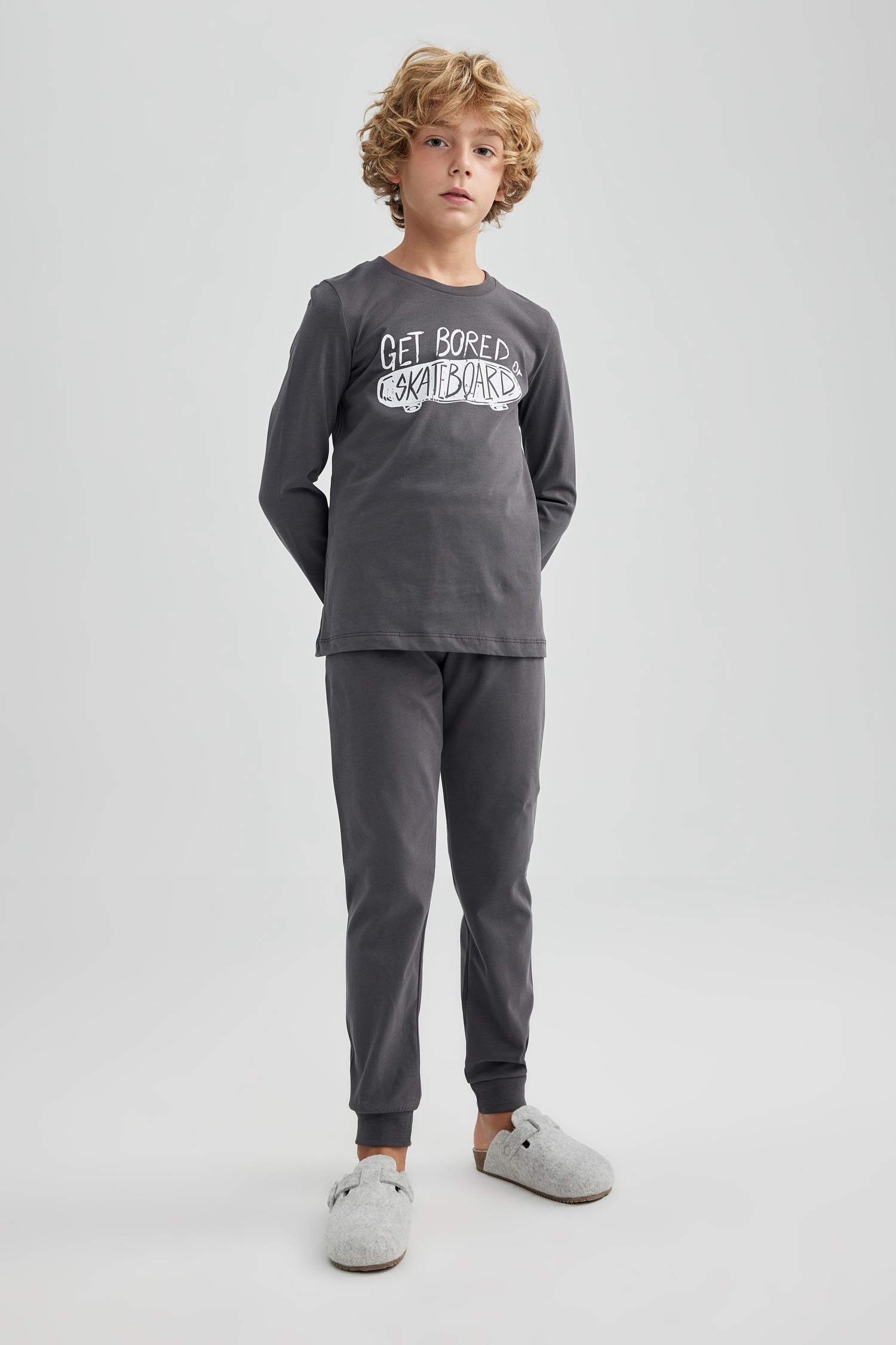 بيجامة قصة عادية من قطعتين