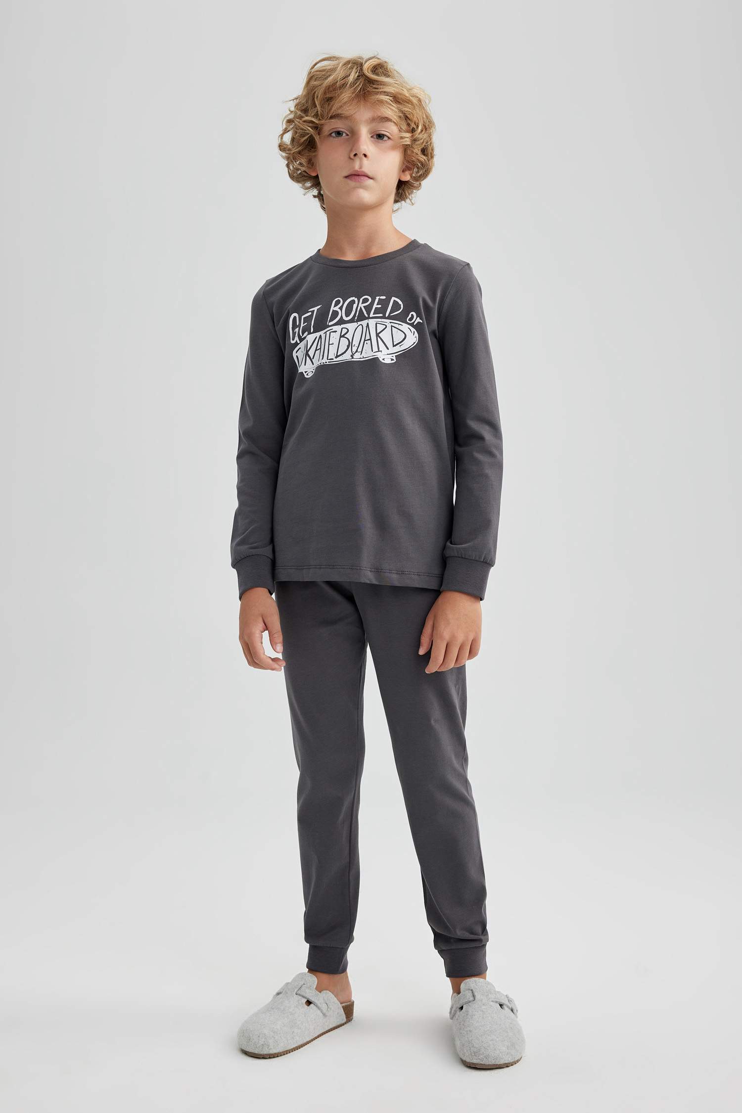 بيجامة قصة عادية من قطعتين