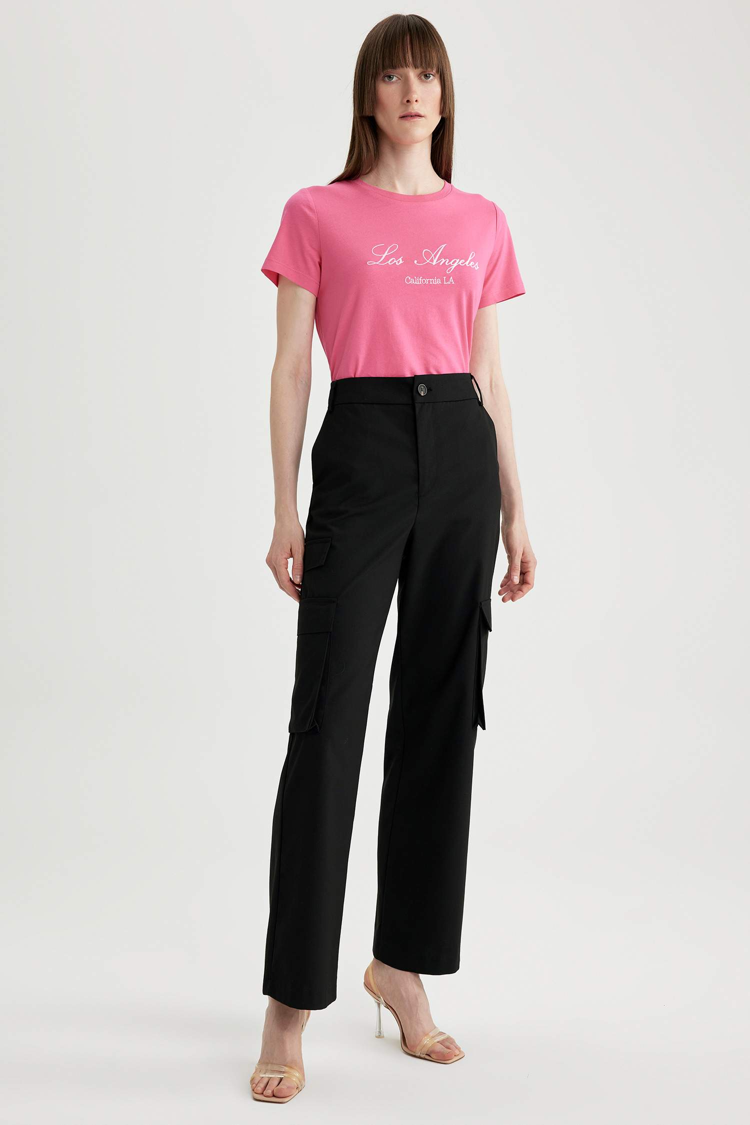 تيشيرت قطن بقصة عادية مطرزة وياقة مستديرة