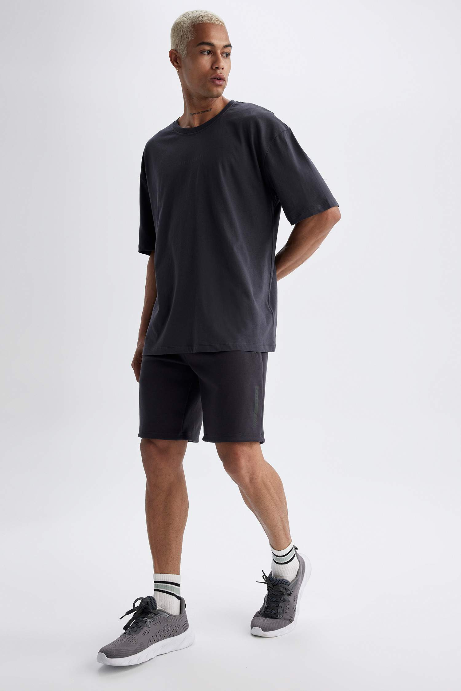 DeFactoFit Oversize Fit Bisiklet Yaka Sırt Baskılı Kısa Kollu Tişört