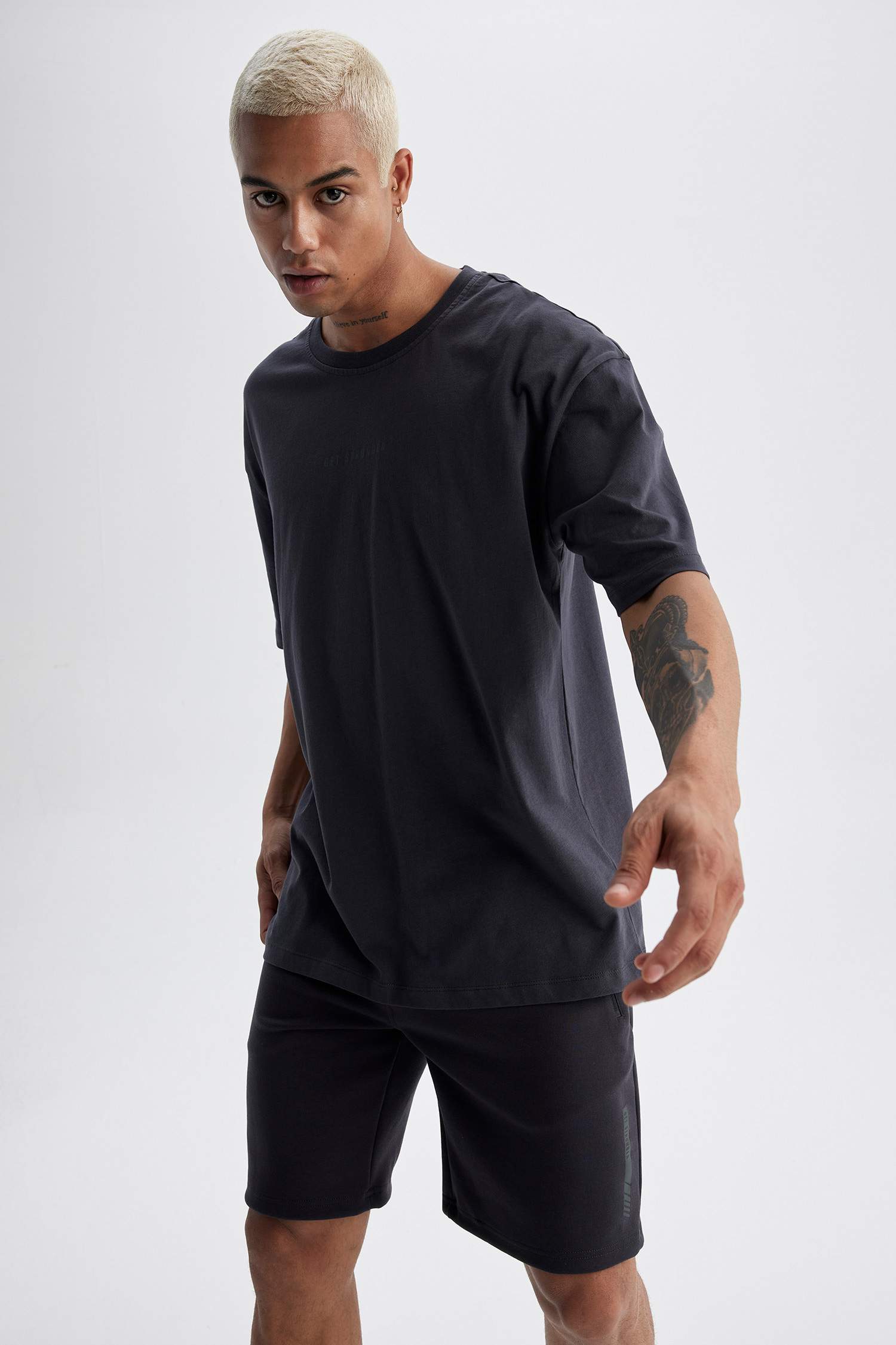 DeFactoFit Oversize Fit Bisiklet Yaka Sırt Baskılı Kısa Kollu Tişört