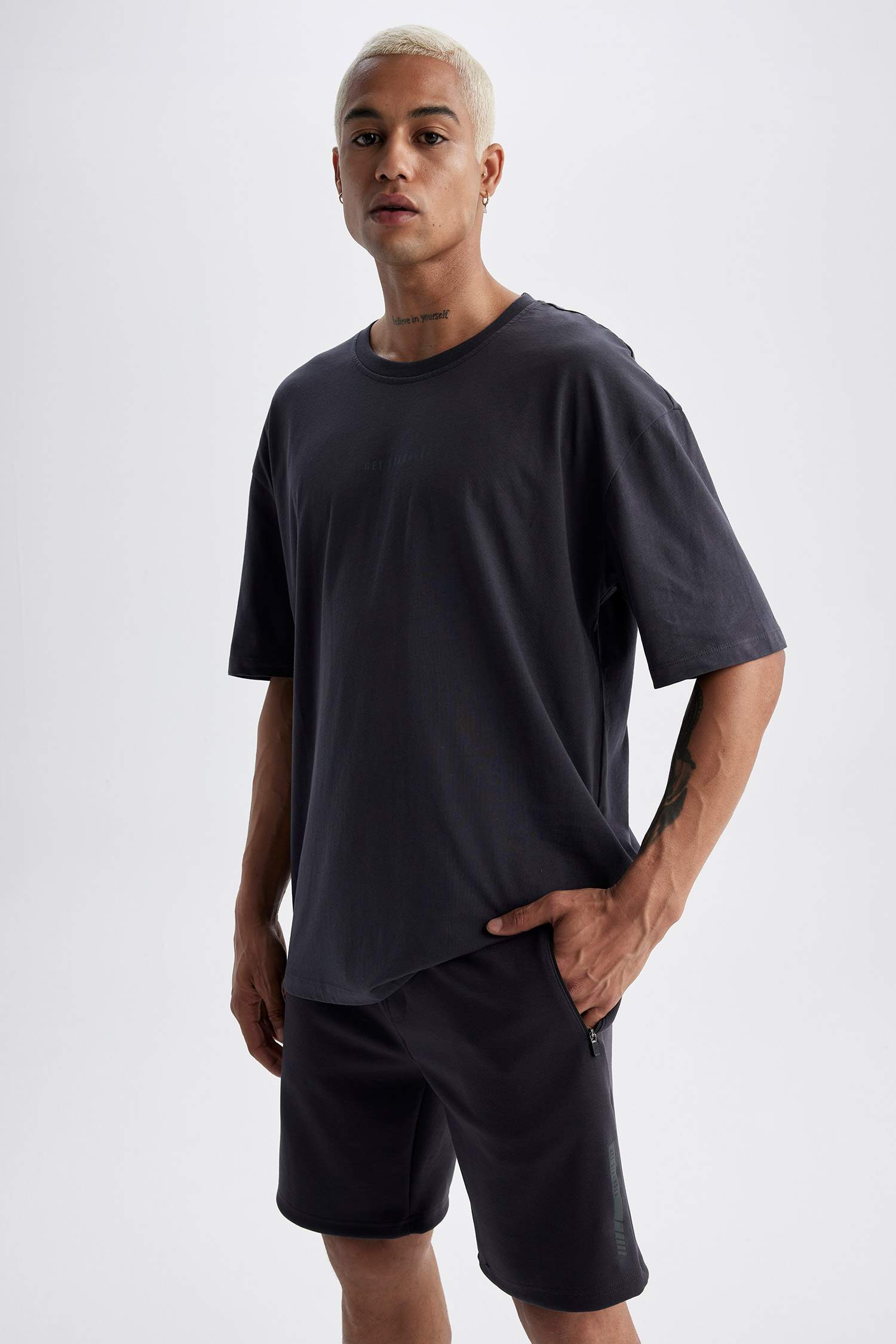 DeFactoFit Oversize Fit Bisiklet Yaka Sırt Baskılı Kısa Kollu Tişört