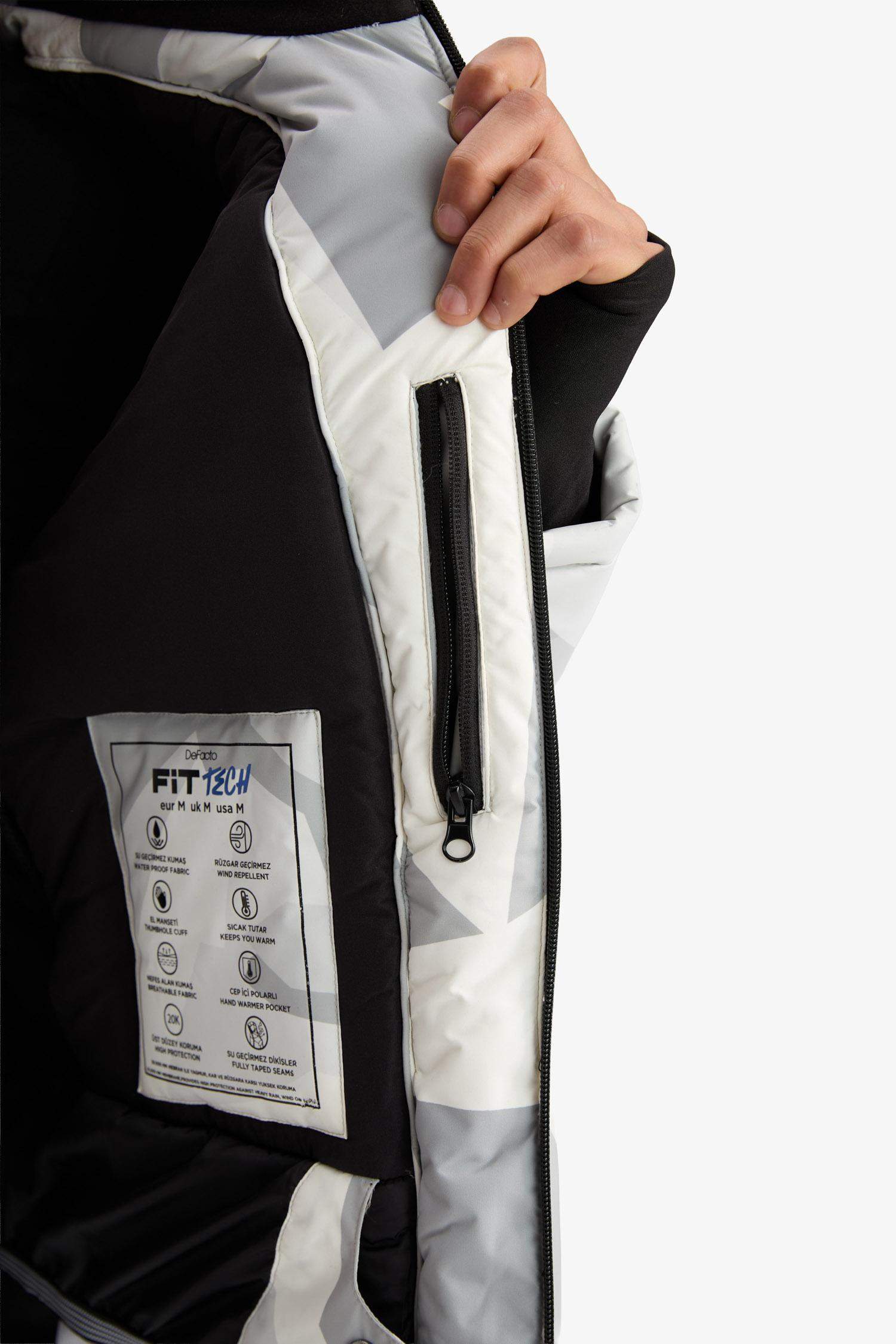 Water Repellent Regular Fit