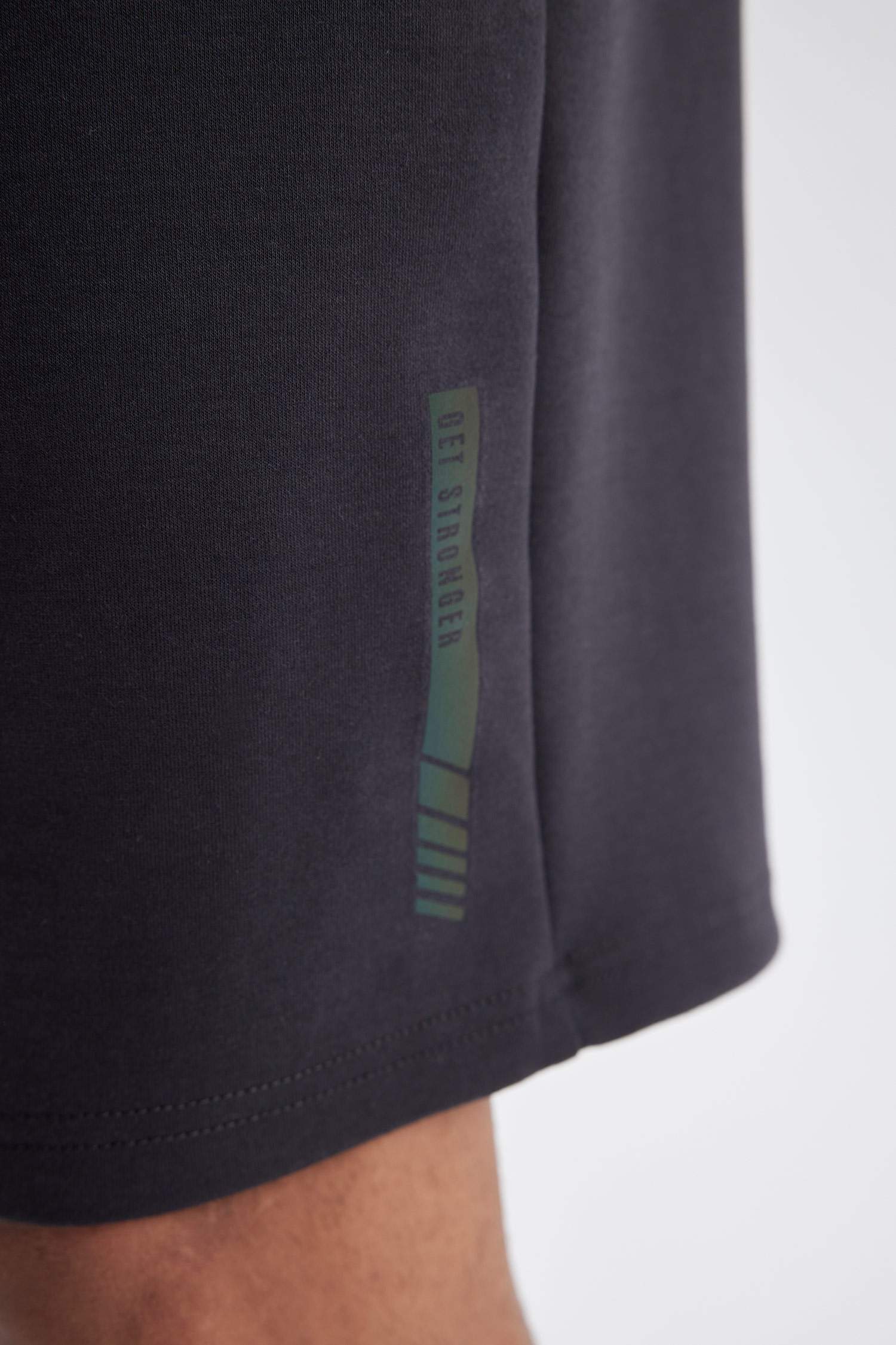 شورت قصير قماش سكوبا قصة عادية من DeFactoFit