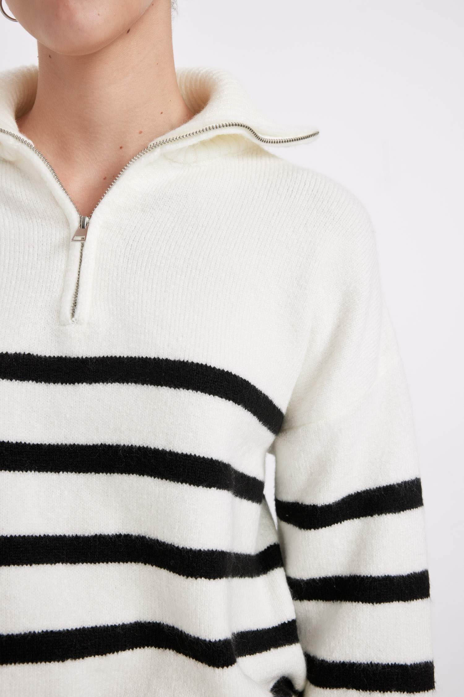 Oversize Geniş Kalıp Çizgili Yarım Fermuarlı Dik Yaka Triko Kazak