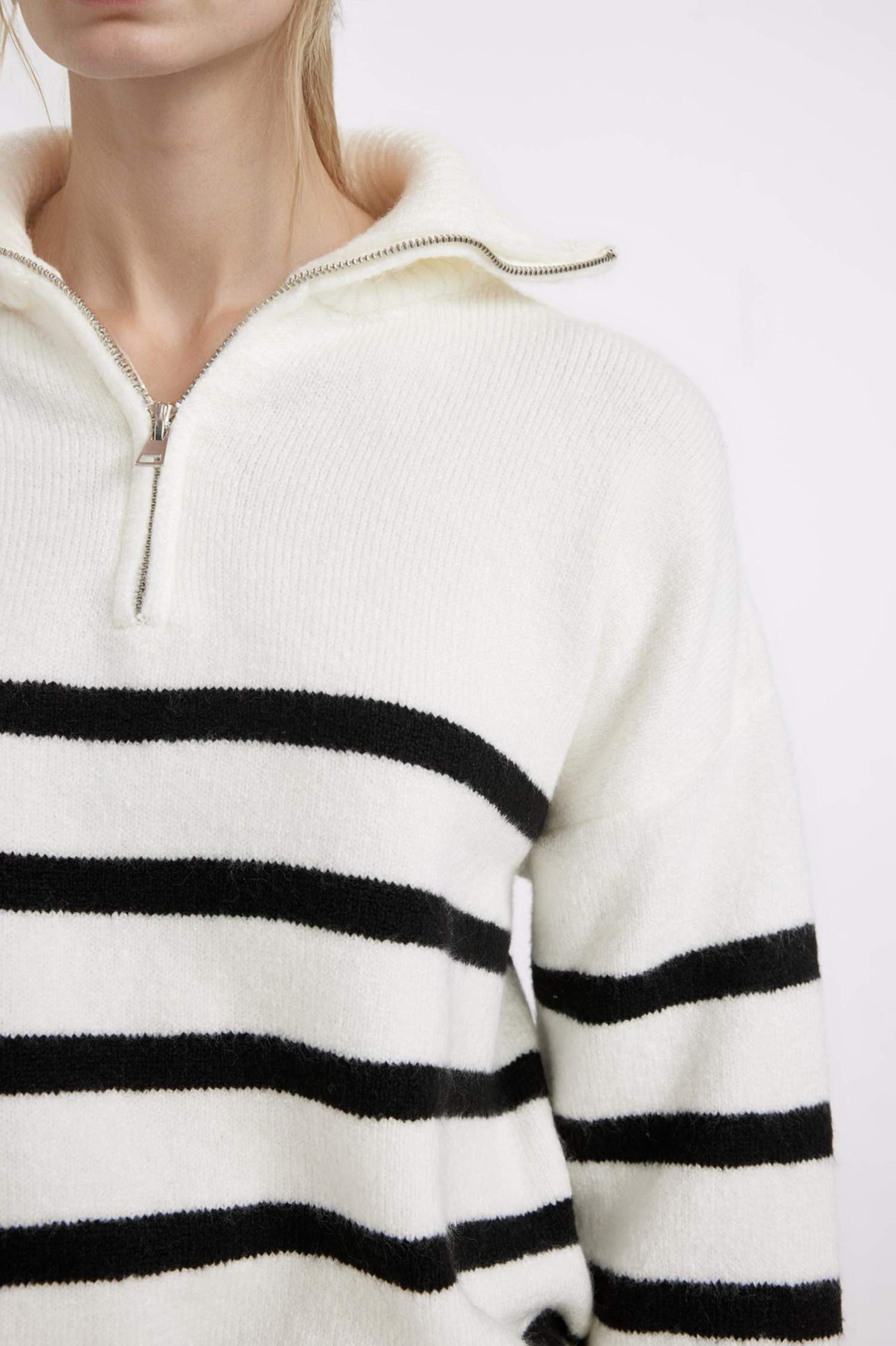 Oversize Geniş Kalıp Çizgili Yarım Fermuarlı Dik Yaka Triko Kazak
