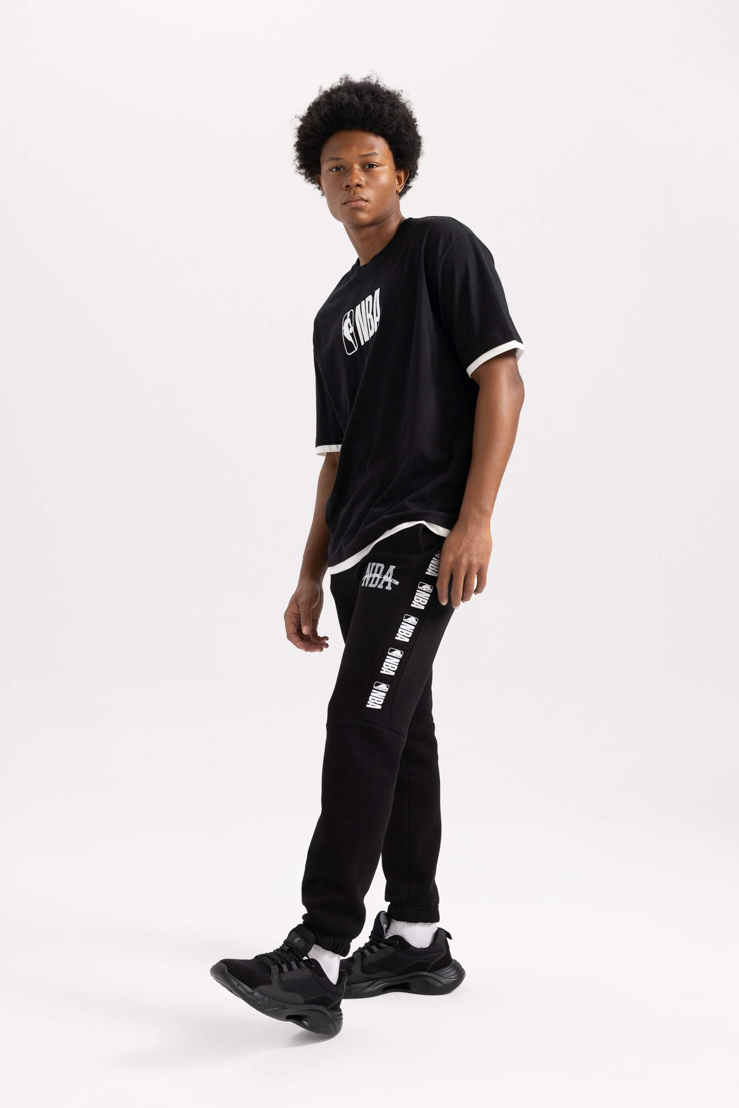 Black best sale nba joggers